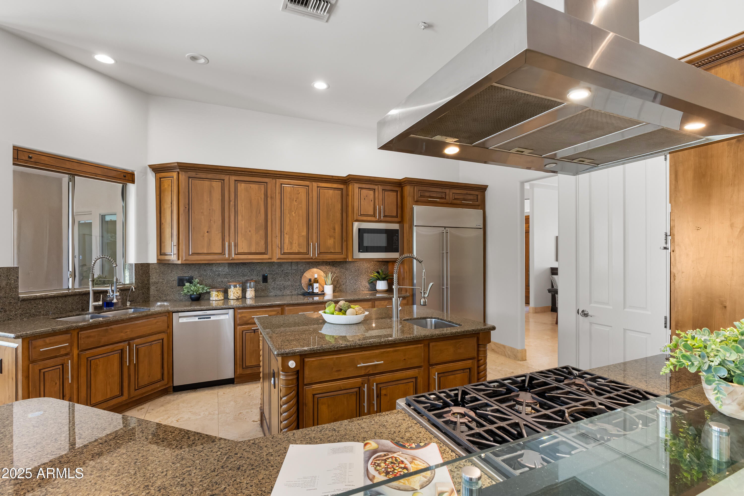 Scottsdale, Arizona, 85260, United States, 5 Bedrooms Bedrooms, ,5 BathroomsBathrooms,Residential,Active,1941373