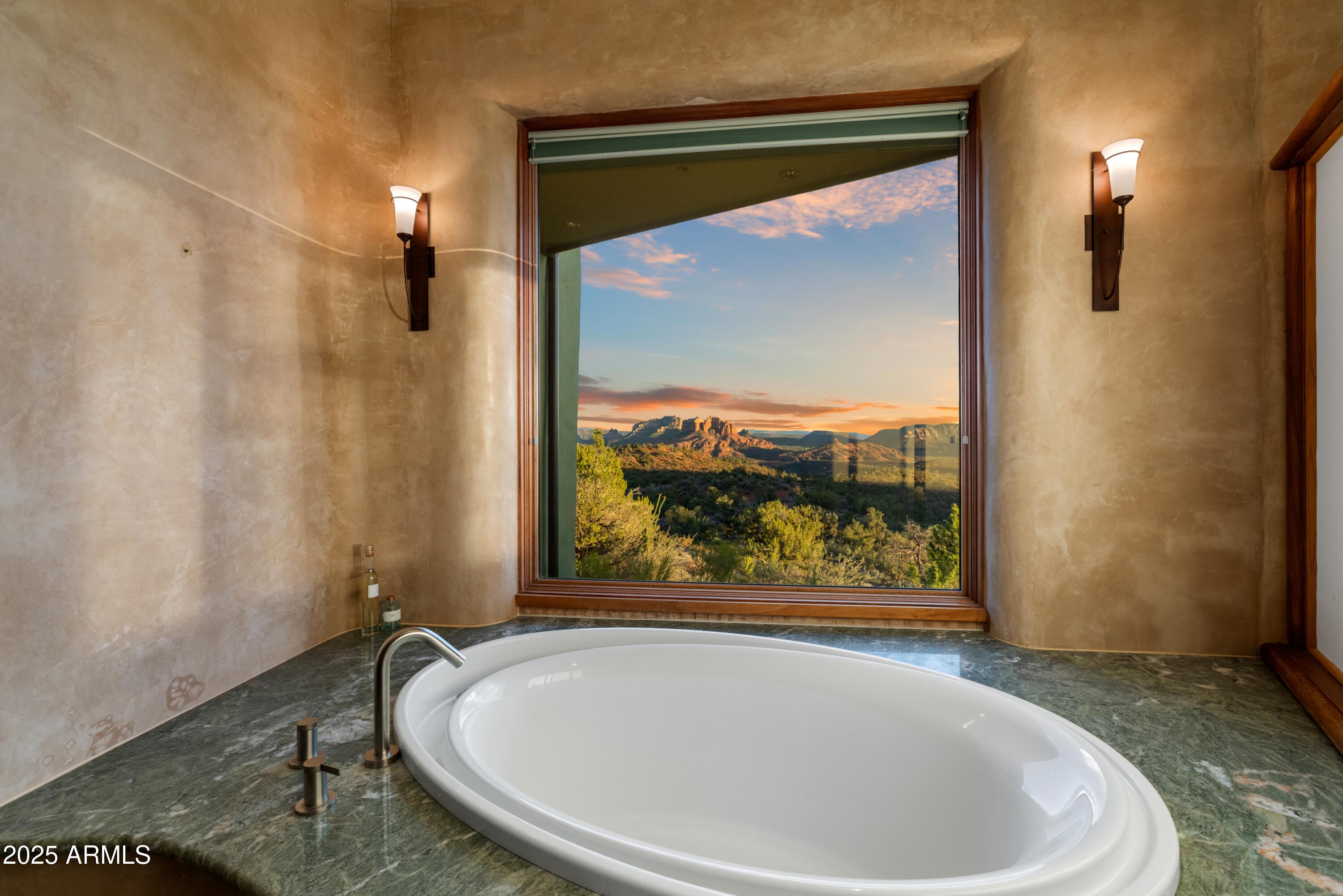 Sedona, Arizona, 86336, United States, 3 Bedrooms Bedrooms, ,6 BathroomsBathrooms,Residential,Active,1944279