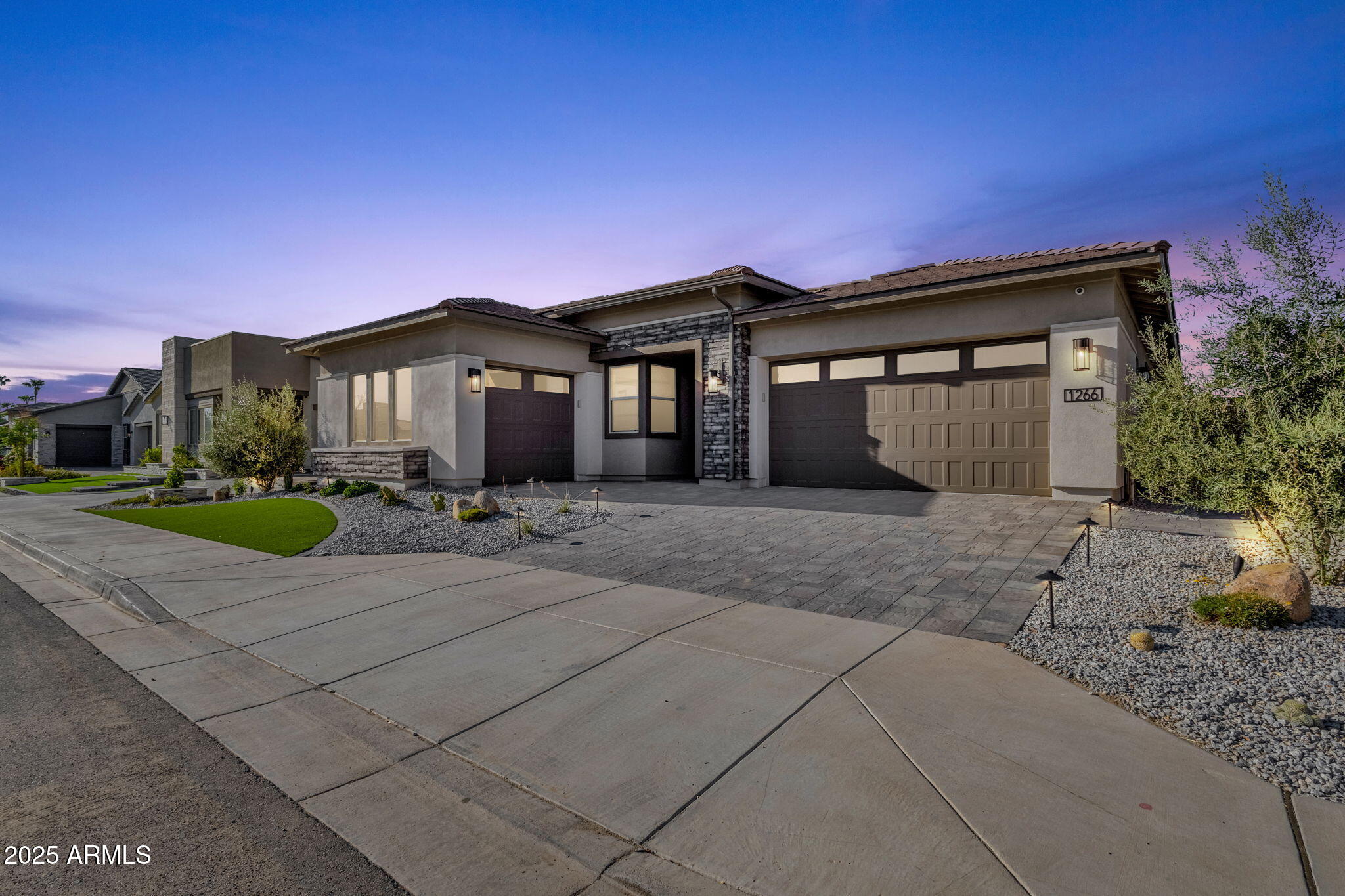 Gilbert, Arizona, 85298, United States, 5 Bedrooms Bedrooms, ,4 BathroomsBathrooms,Residential,Pending,1998605