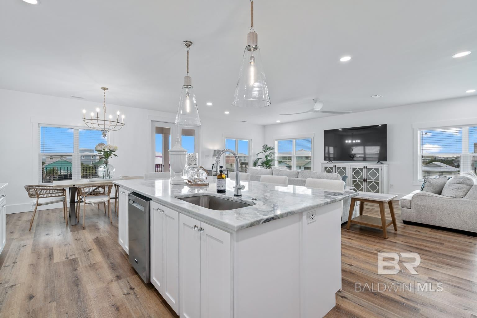 Gulf Shores, Alabama, 36542, United States, 6 Bedrooms Bedrooms, ,8 BathroomsBathrooms,Residential,Active,1907976