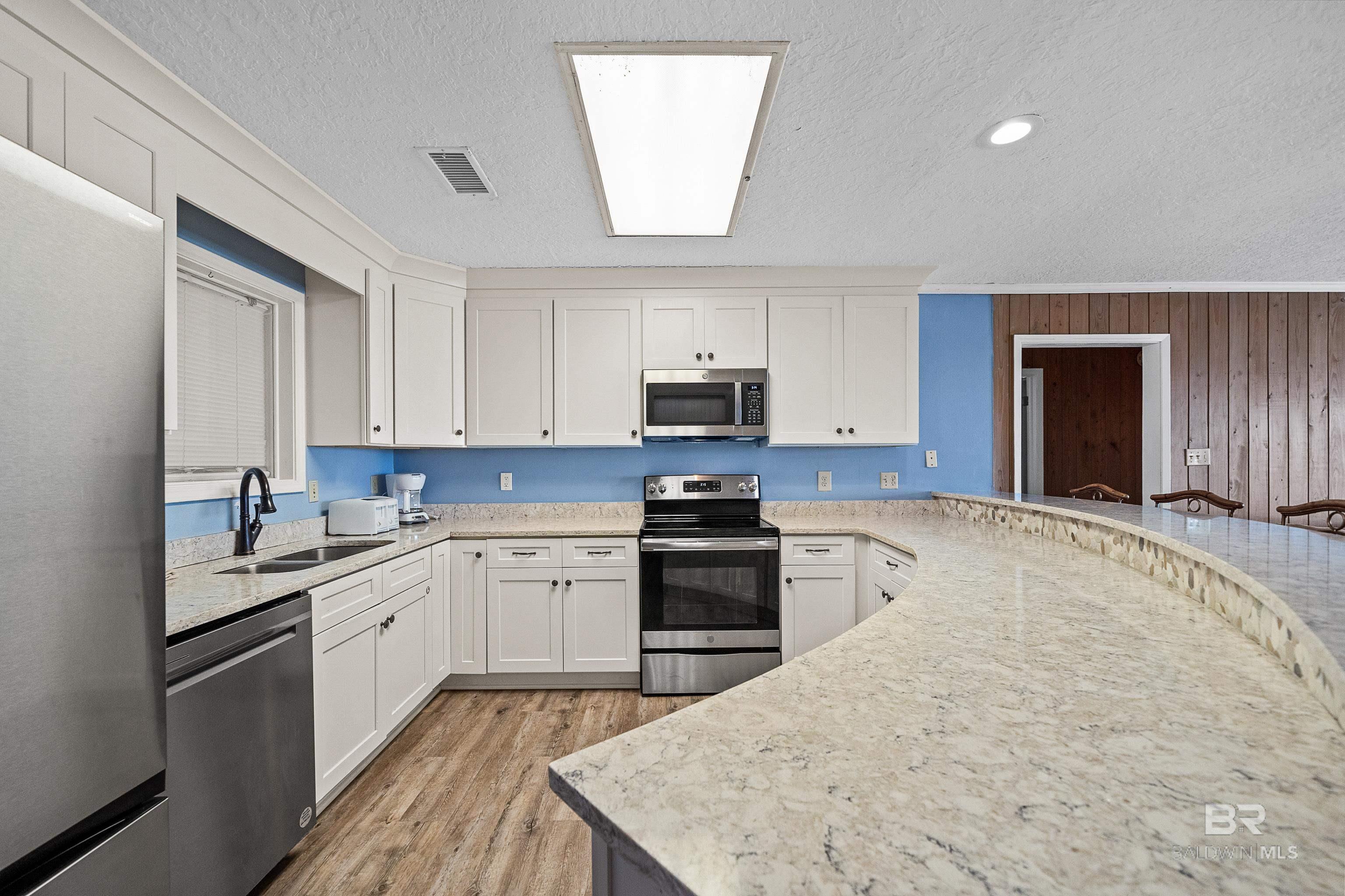 Gulf Shores, Alabama, 36542, United States, 5 Bedrooms Bedrooms, ,3 BathroomsBathrooms,Residential,Active,1909616