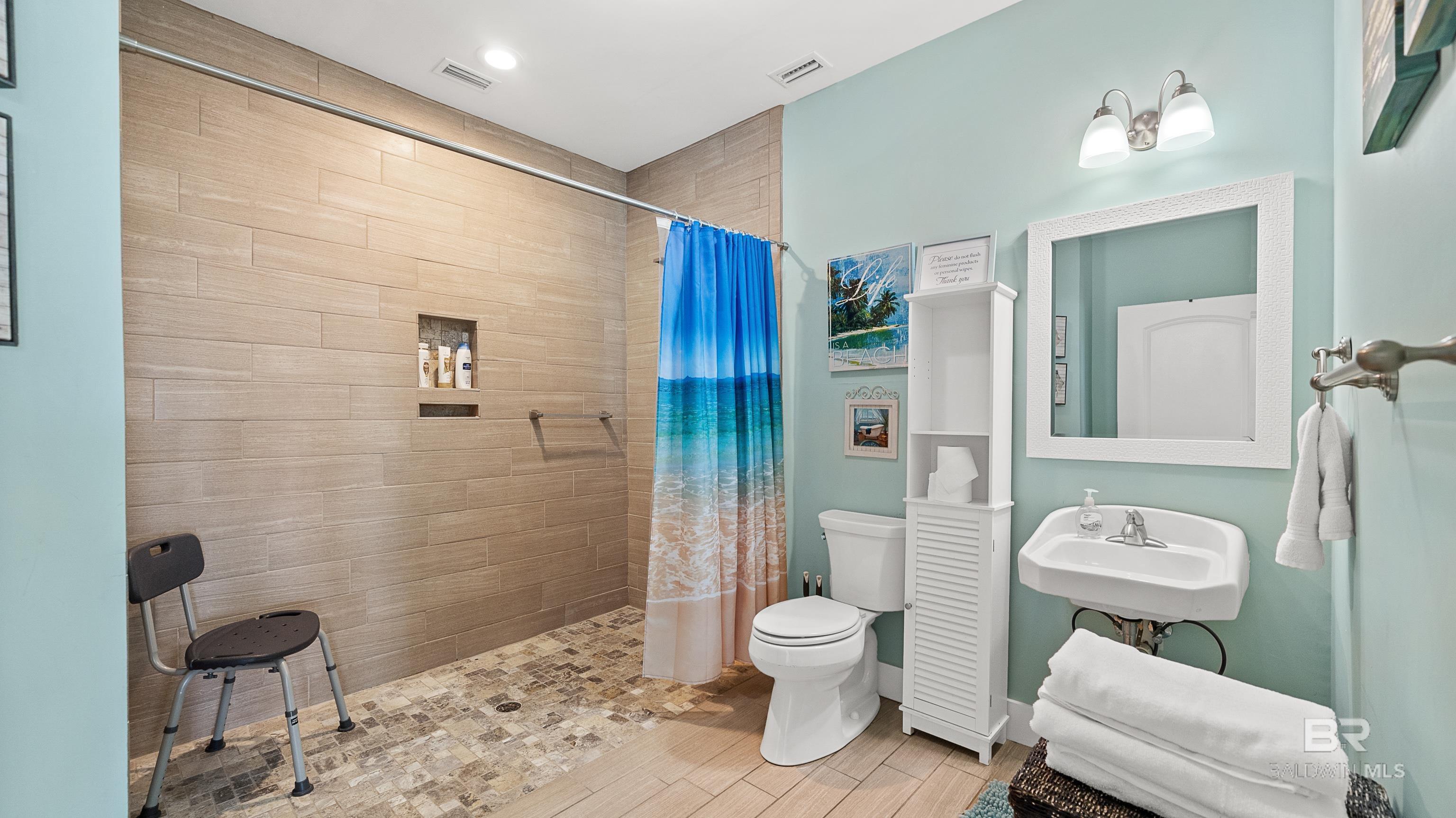 Gulf Shores, Alabama, 36542, United States, 8 Bedrooms Bedrooms, ,7 BathroomsBathrooms,Residential,Active,1953270