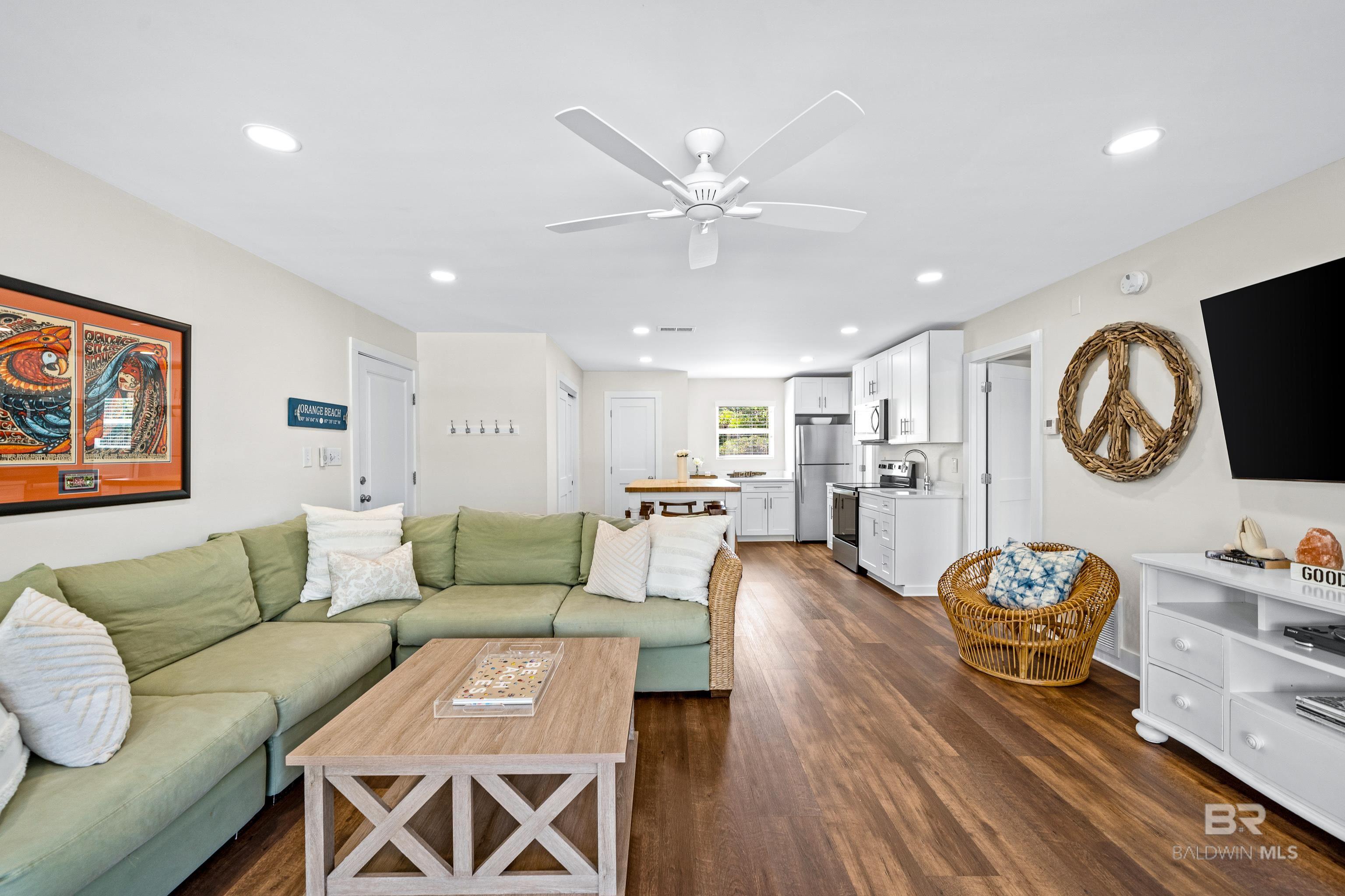 Orange Beach, Alabama, 36561, United States, 4 Bedrooms Bedrooms, ,3 BathroomsBathrooms,Residential,Active,1888450