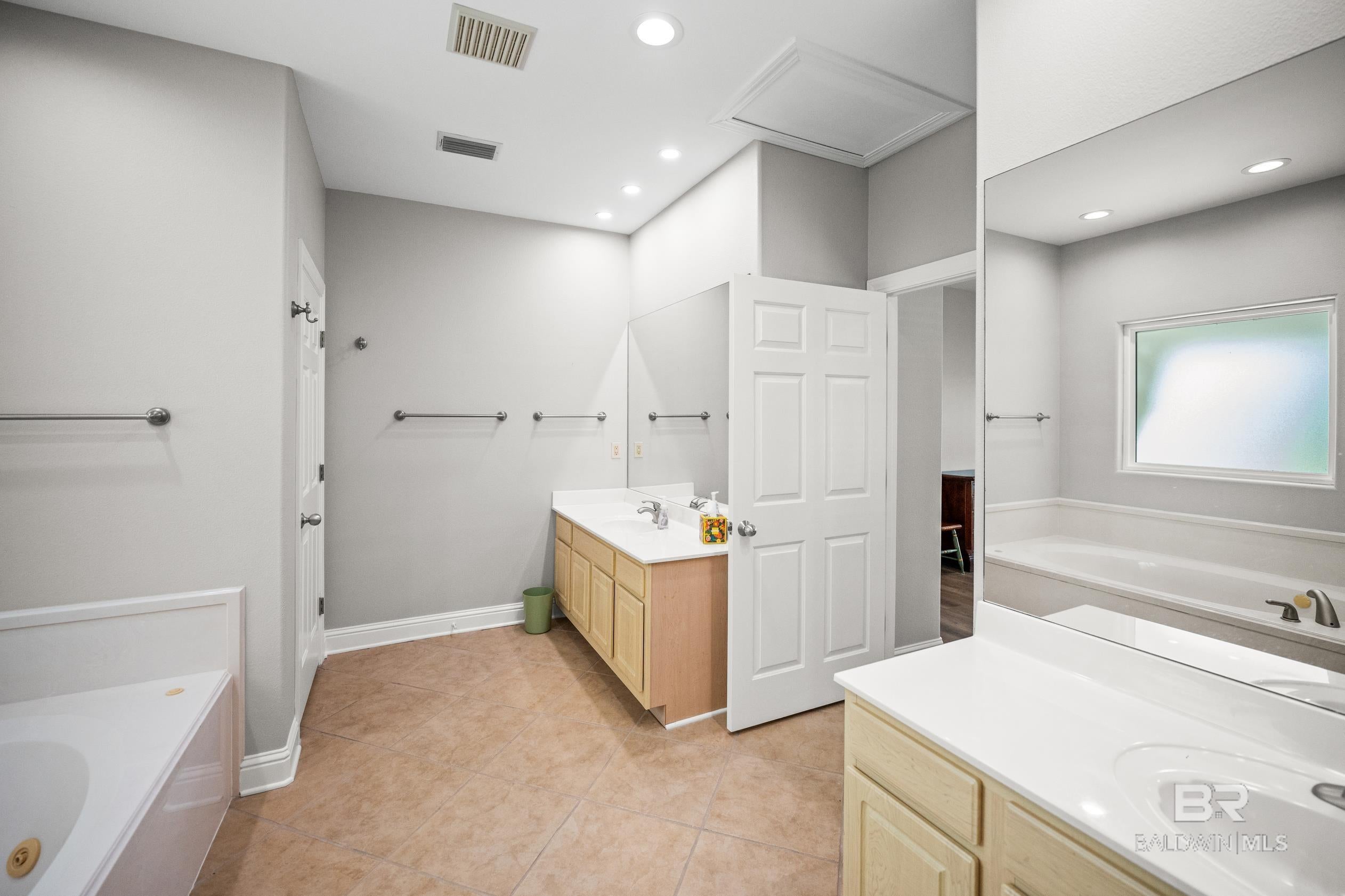 Orange Beach, Alabama, 36561, United States, 5 Bedrooms Bedrooms, ,5 BathroomsBathrooms,Residential,Active,1922657