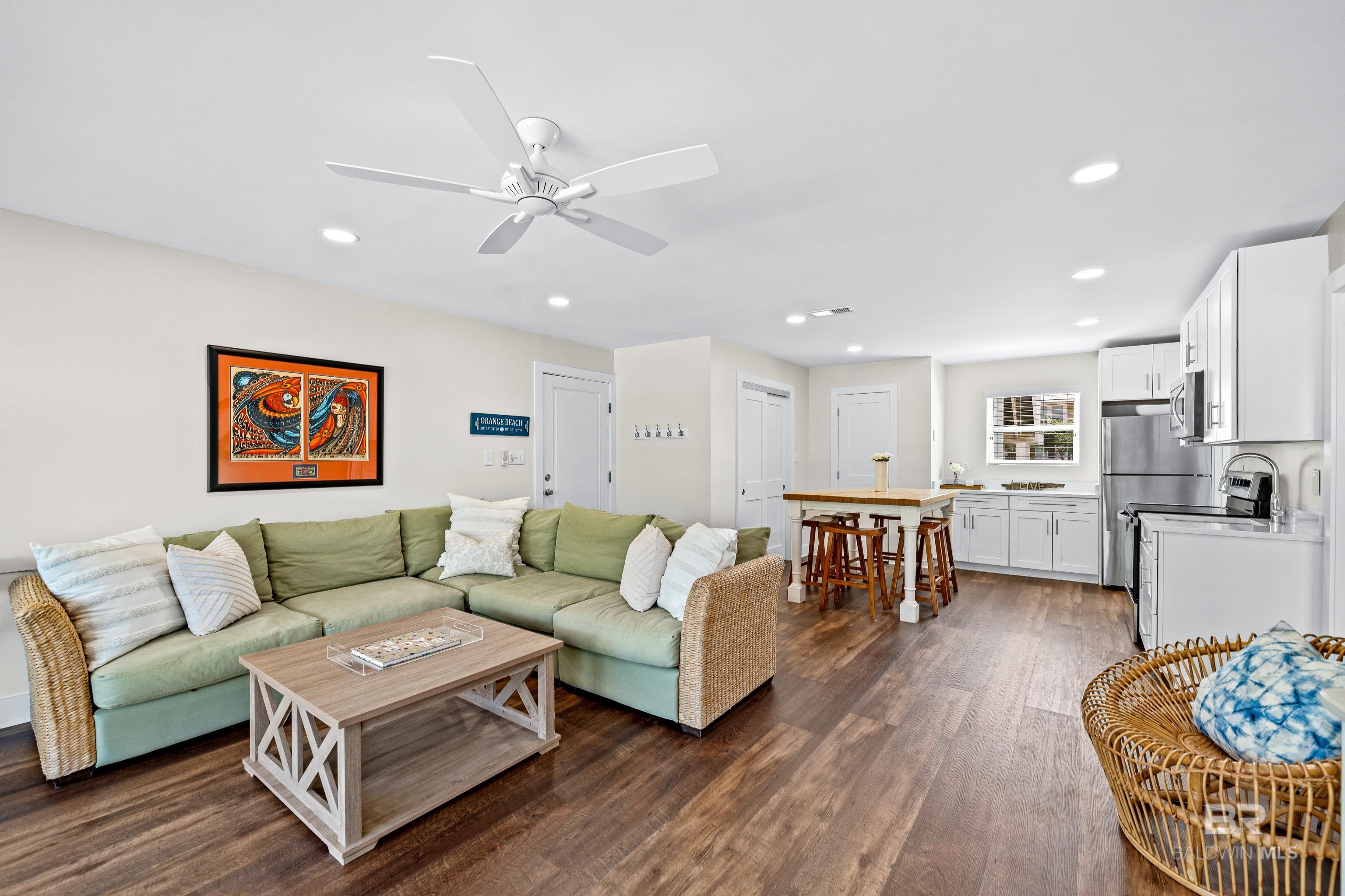 Orange Beach, Alabama, 36561, United States, 4 Bedrooms Bedrooms, ,3 BathroomsBathrooms,Residential,Active,1888450