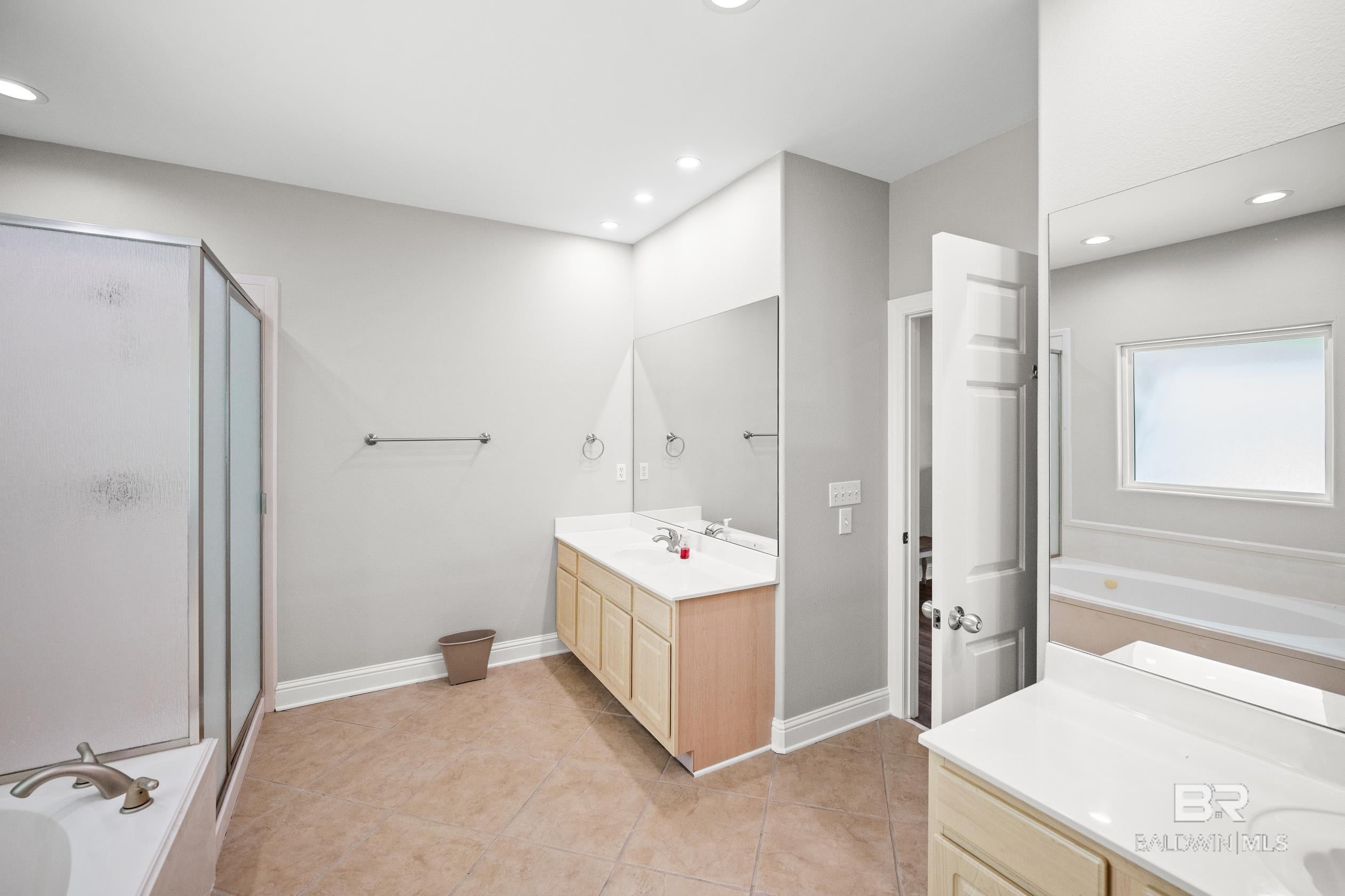 Orange Beach, Alabama, 36561, United States, 5 Bedrooms Bedrooms, ,5 BathroomsBathrooms,Residential,Active,1922657