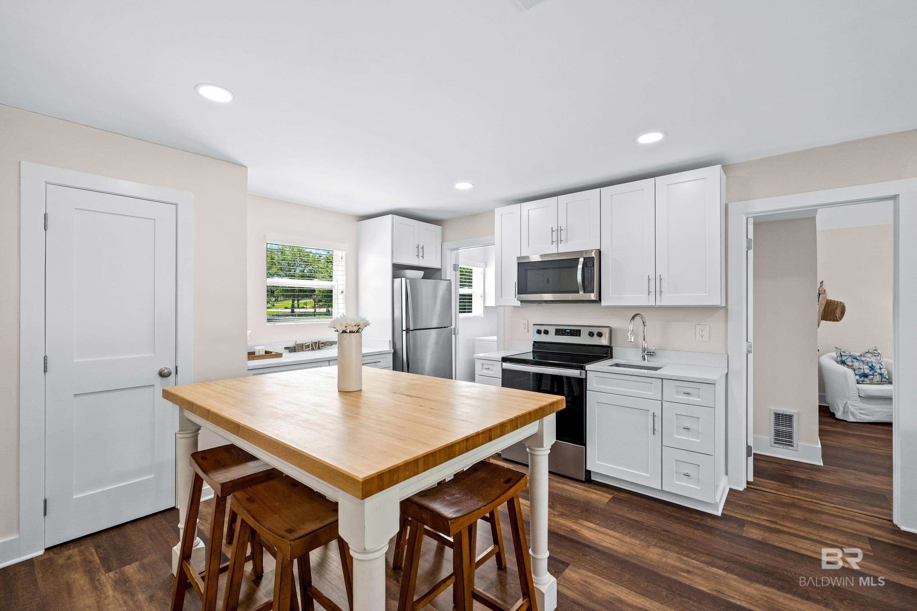 Orange Beach, Alabama, 36561, United States, 4 Bedrooms Bedrooms, ,3 BathroomsBathrooms,Residential,Active,1888450