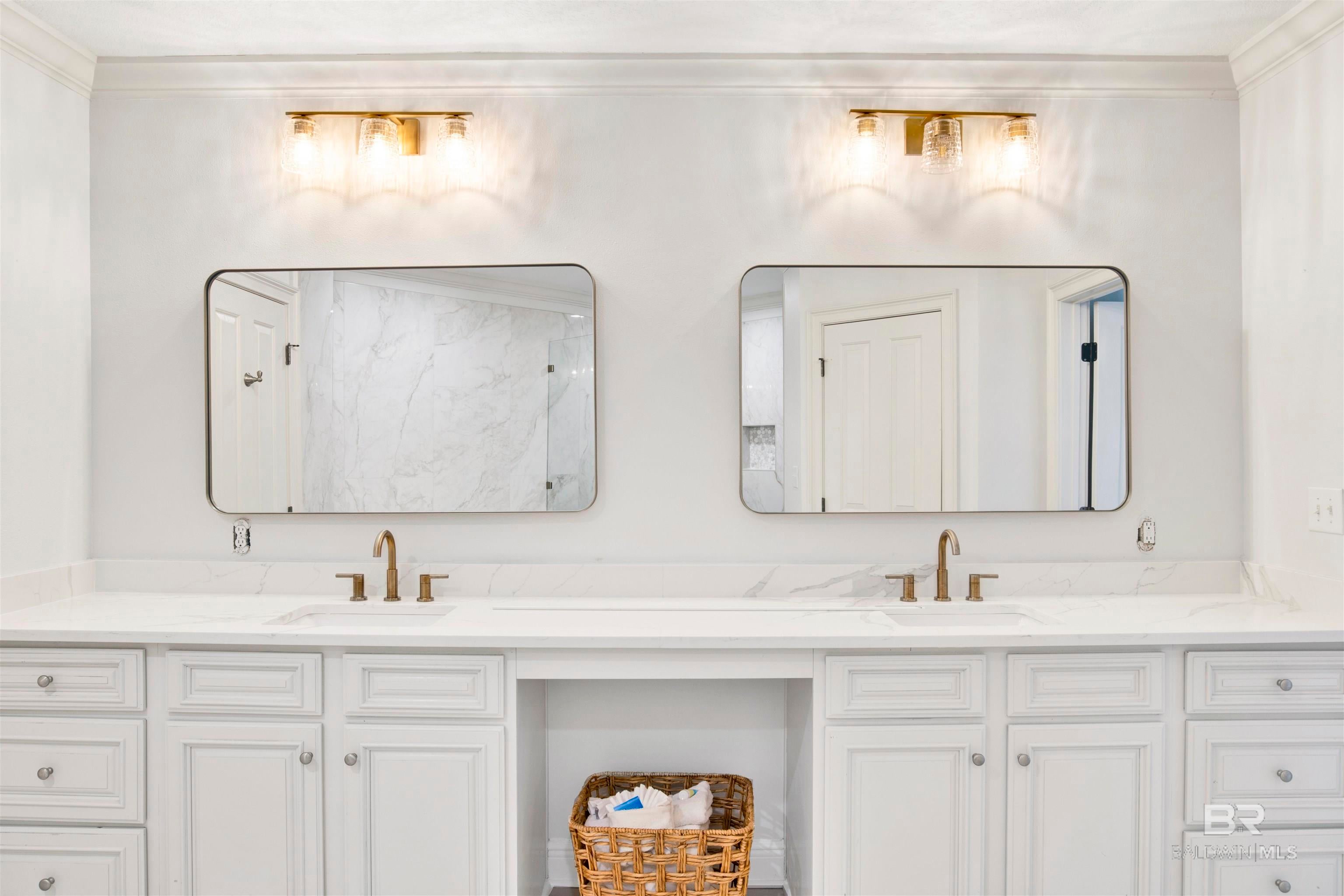 Gulf Shores, Alabama, 36542, United States, ,5 BathroomsBathrooms,Residential,Active,1824536