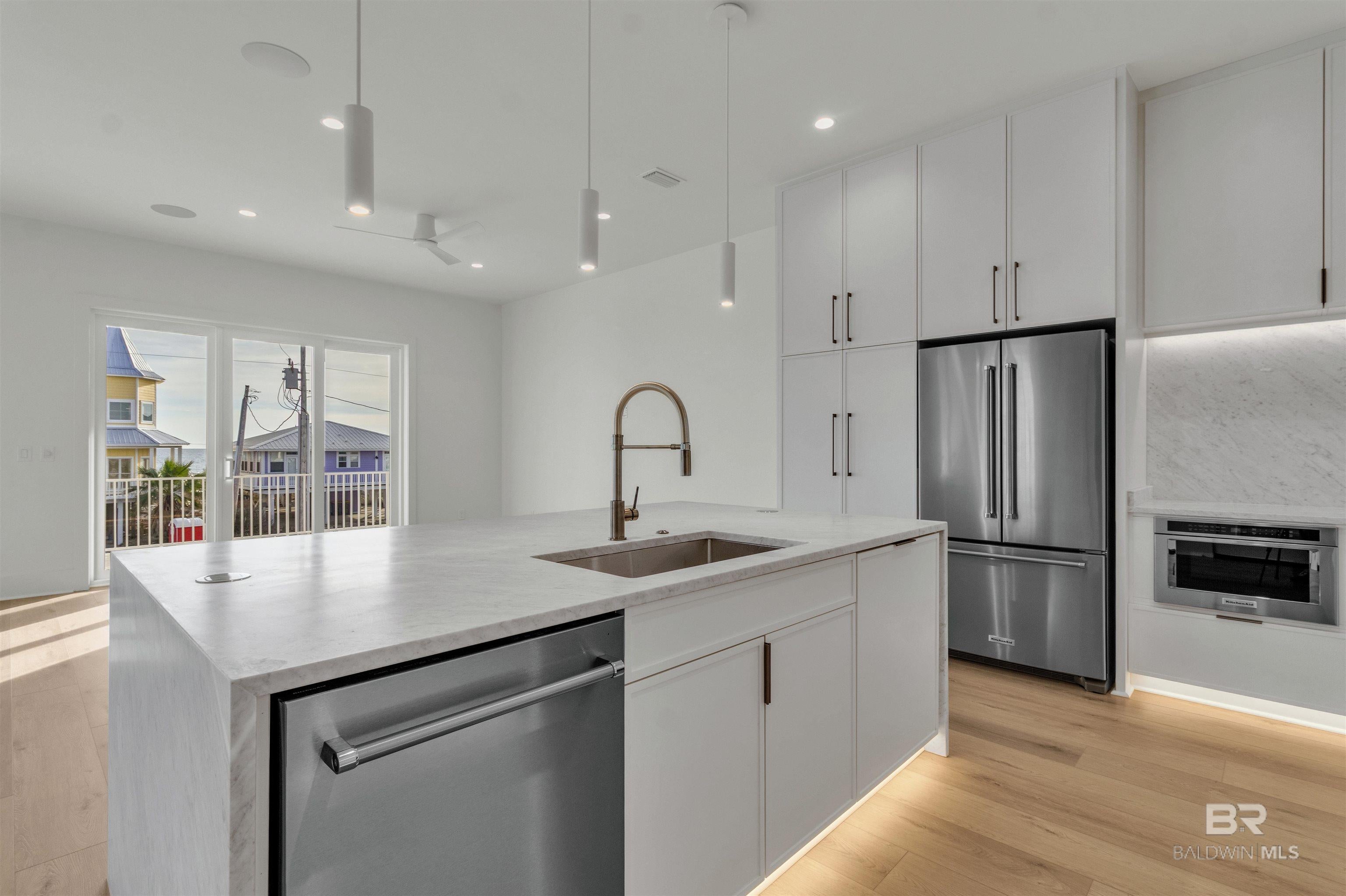 Gulf Shores, Alabama, 36542, United States, ,5 BathroomsBathrooms,Residential,Active,1900169