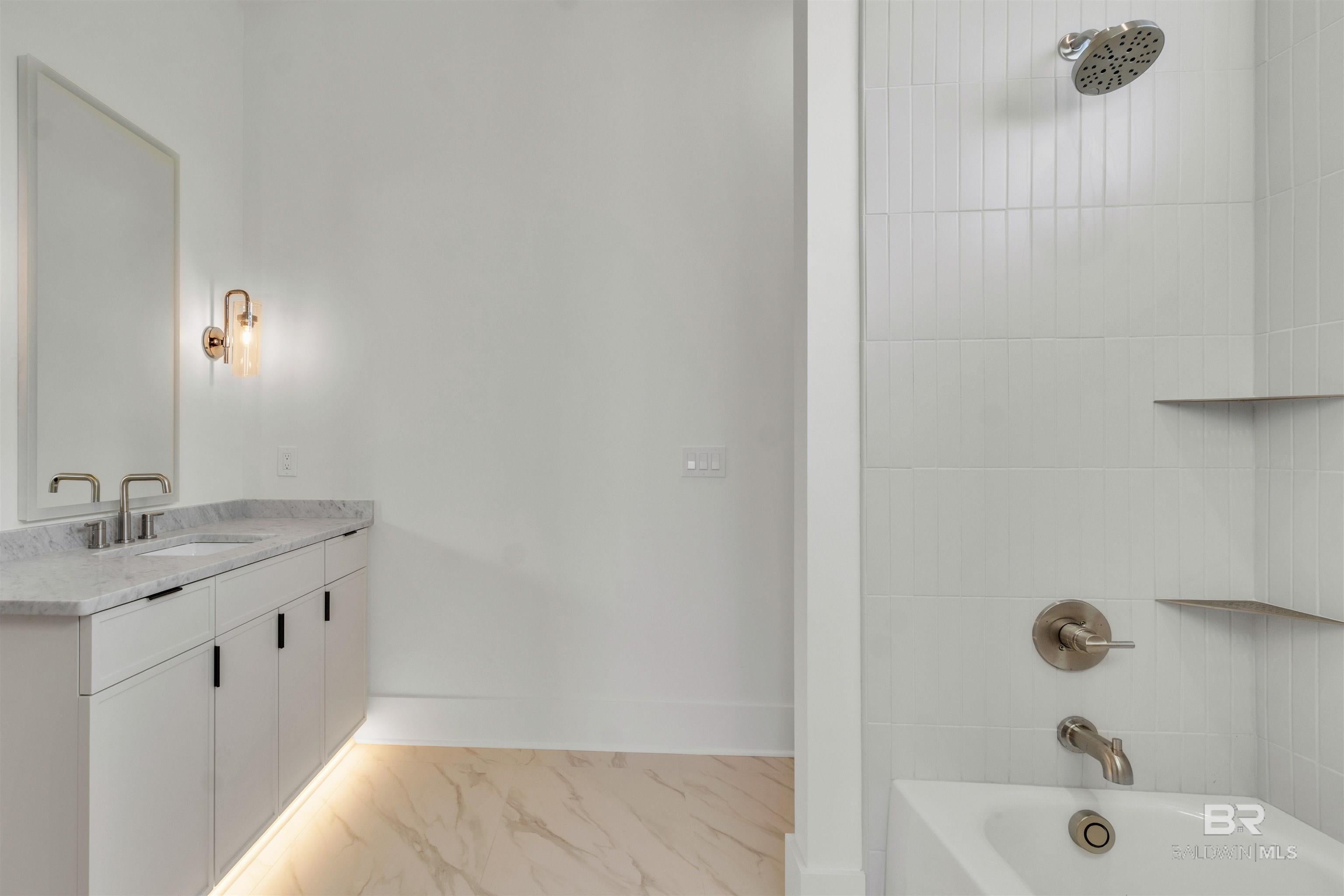 Gulf Shores, Alabama, 36542, United States, ,5 BathroomsBathrooms,Residential,Active,1900169