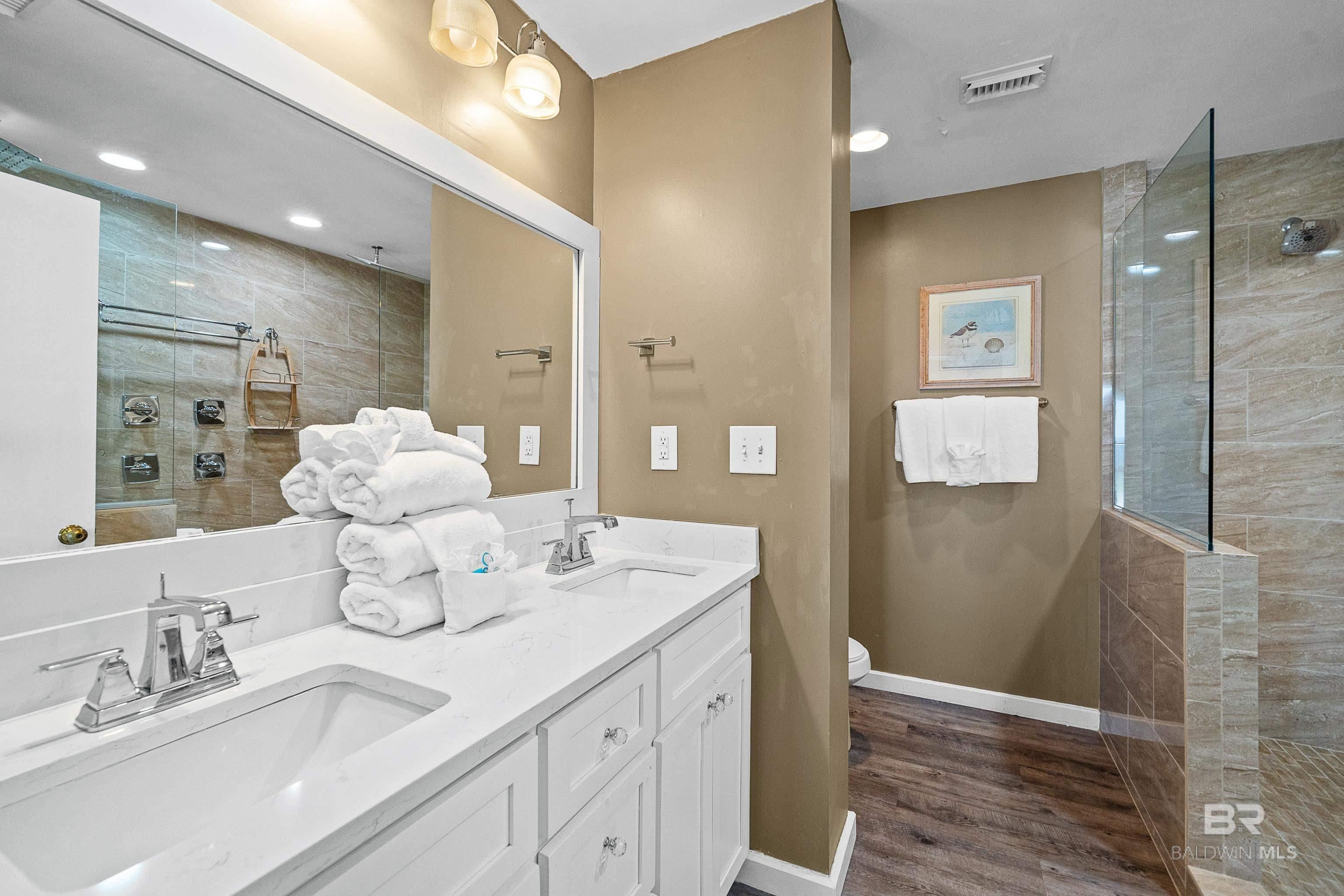 Gulf Shores, Alabama, 36542, United States, 5 Bedrooms Bedrooms, ,3 BathroomsBathrooms,Residential,Active,1909616