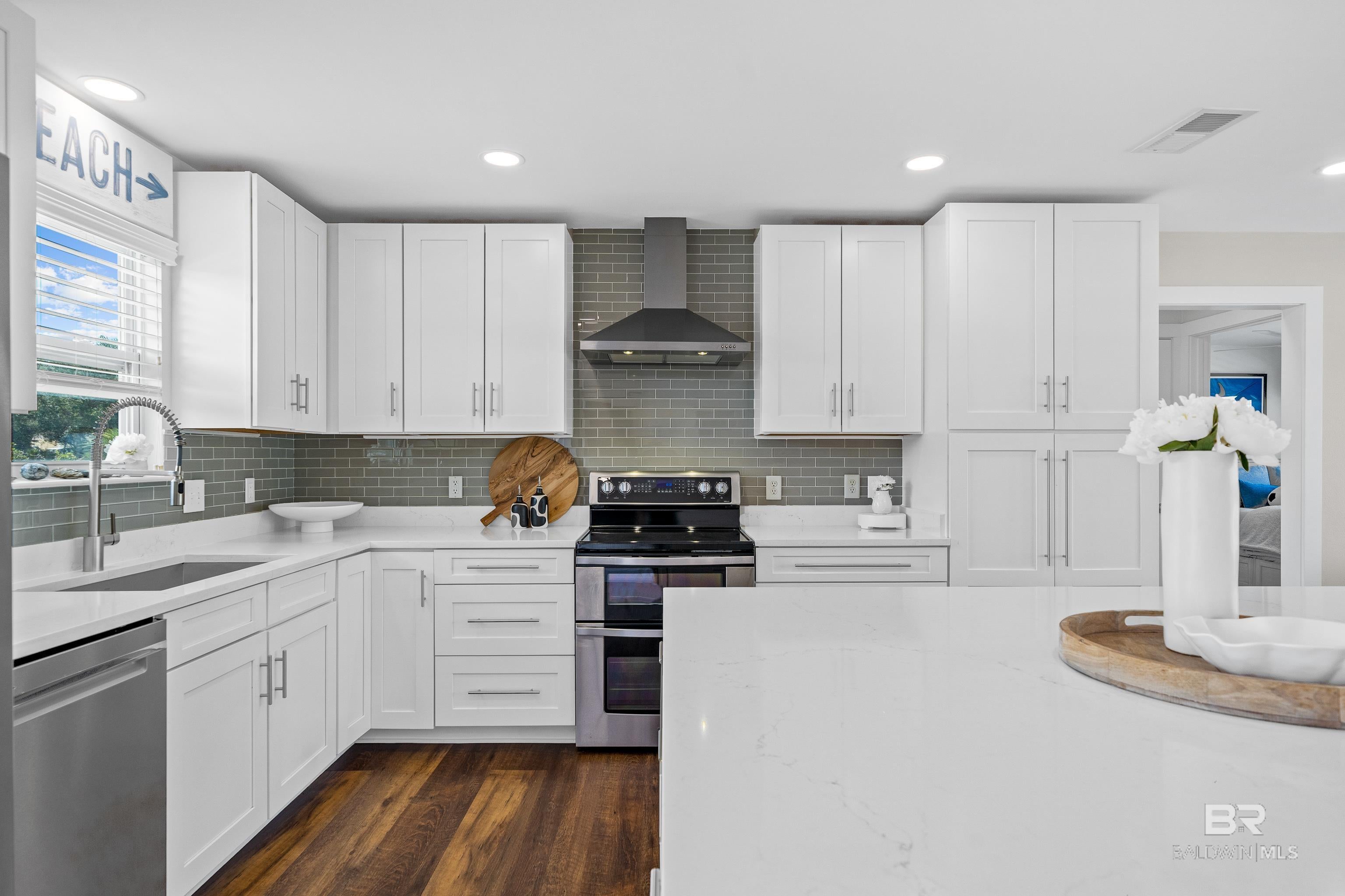 Orange Beach, Alabama, 36561, United States, 4 Bedrooms Bedrooms, ,3 BathroomsBathrooms,Residential,Active,1888450