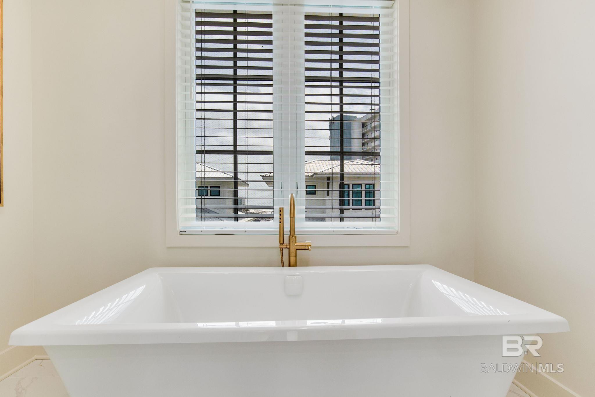 Orange Beach, Alabama, 36561, United States, ,5 BathroomsBathrooms,Residential,Active,1734391