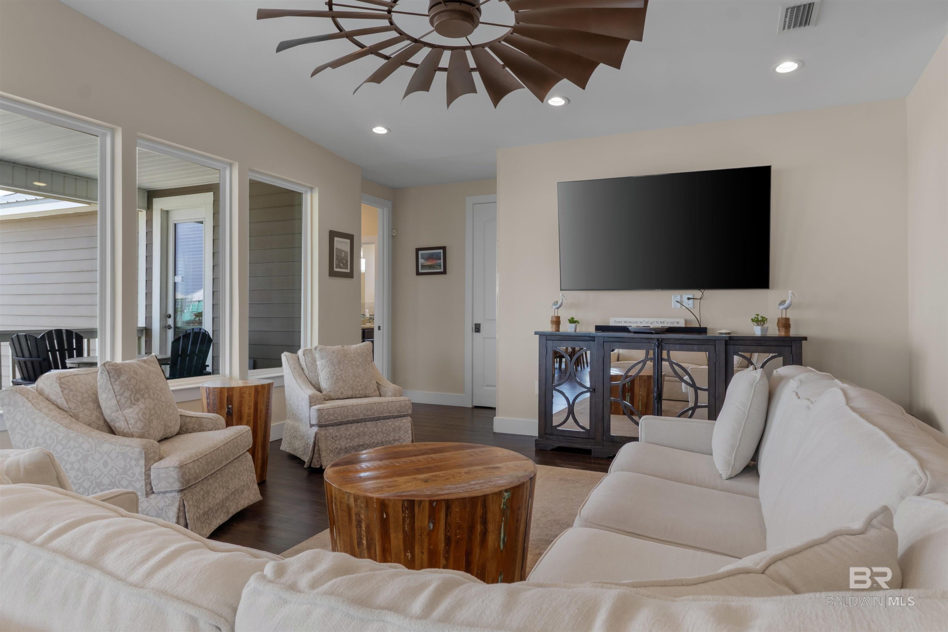 Gulf Shores, Alabama, 36542, United States, 6 Bedrooms Bedrooms, ,4 BathroomsBathrooms,Residential,Active,2044165