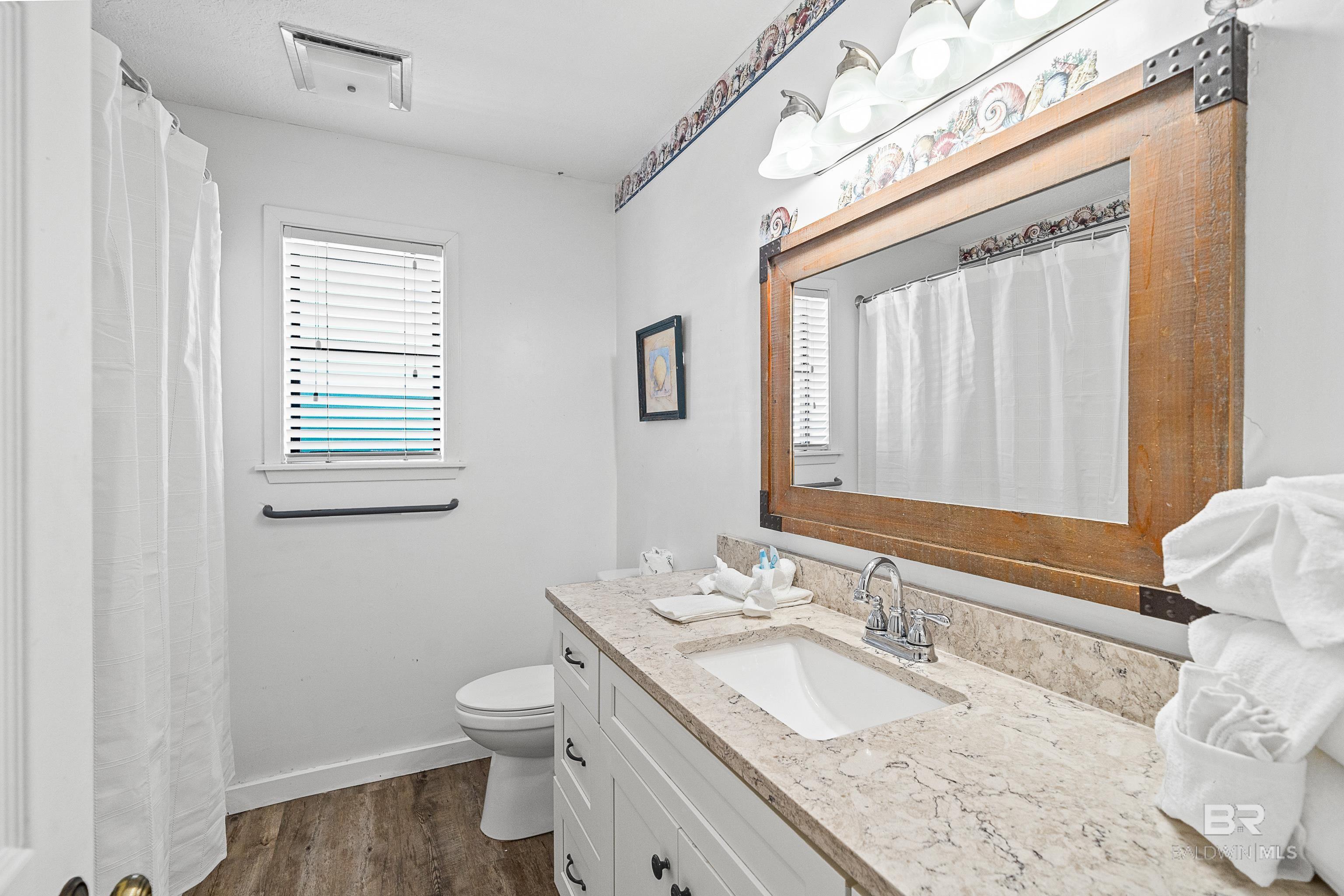 Gulf Shores, Alabama, 36542, United States, 5 Bedrooms Bedrooms, ,3 BathroomsBathrooms,Residential,Active,1909616