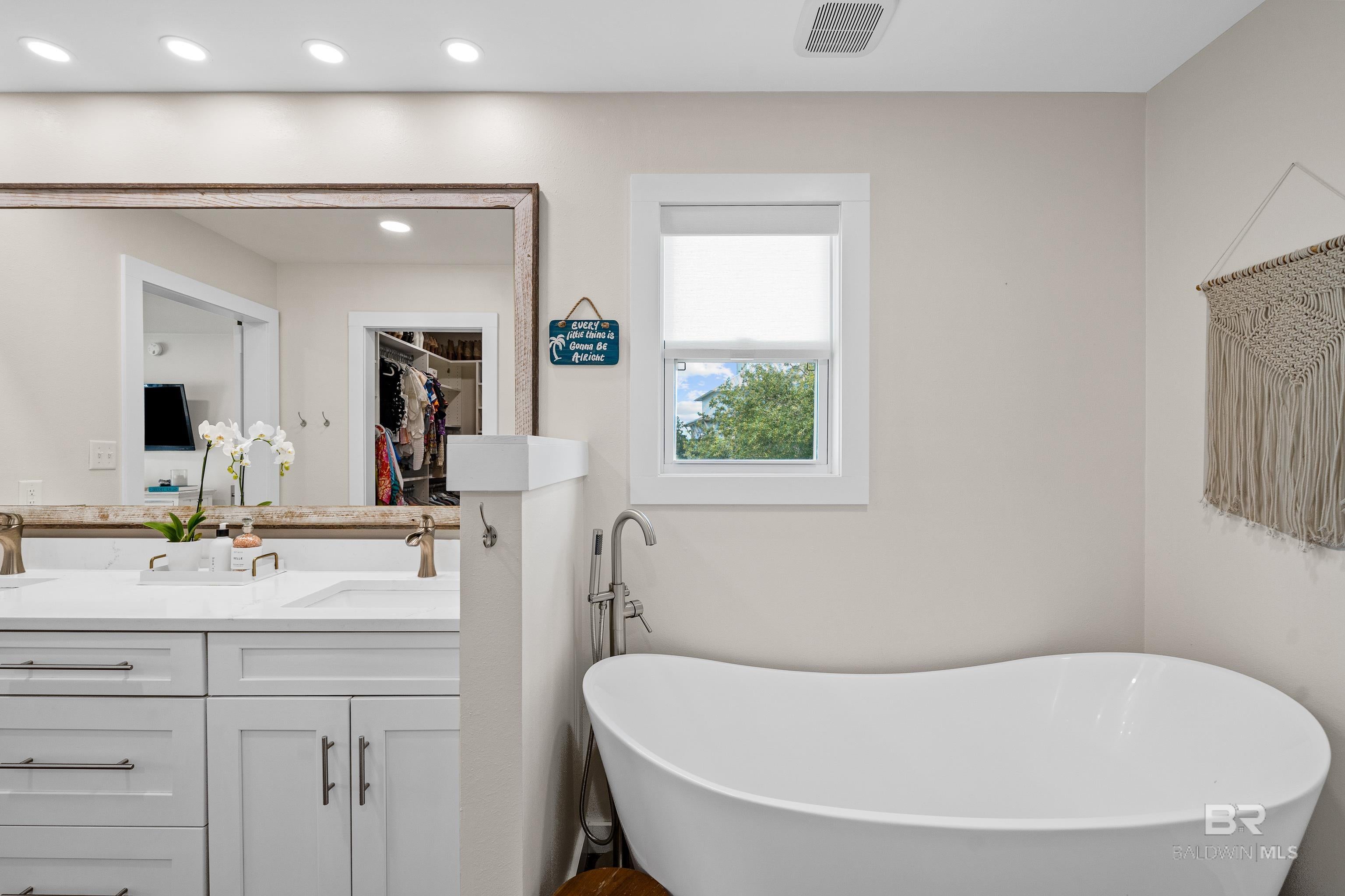 Orange Beach, Alabama, 36561, United States, 4 Bedrooms Bedrooms, ,3 BathroomsBathrooms,Residential,Active,1888450