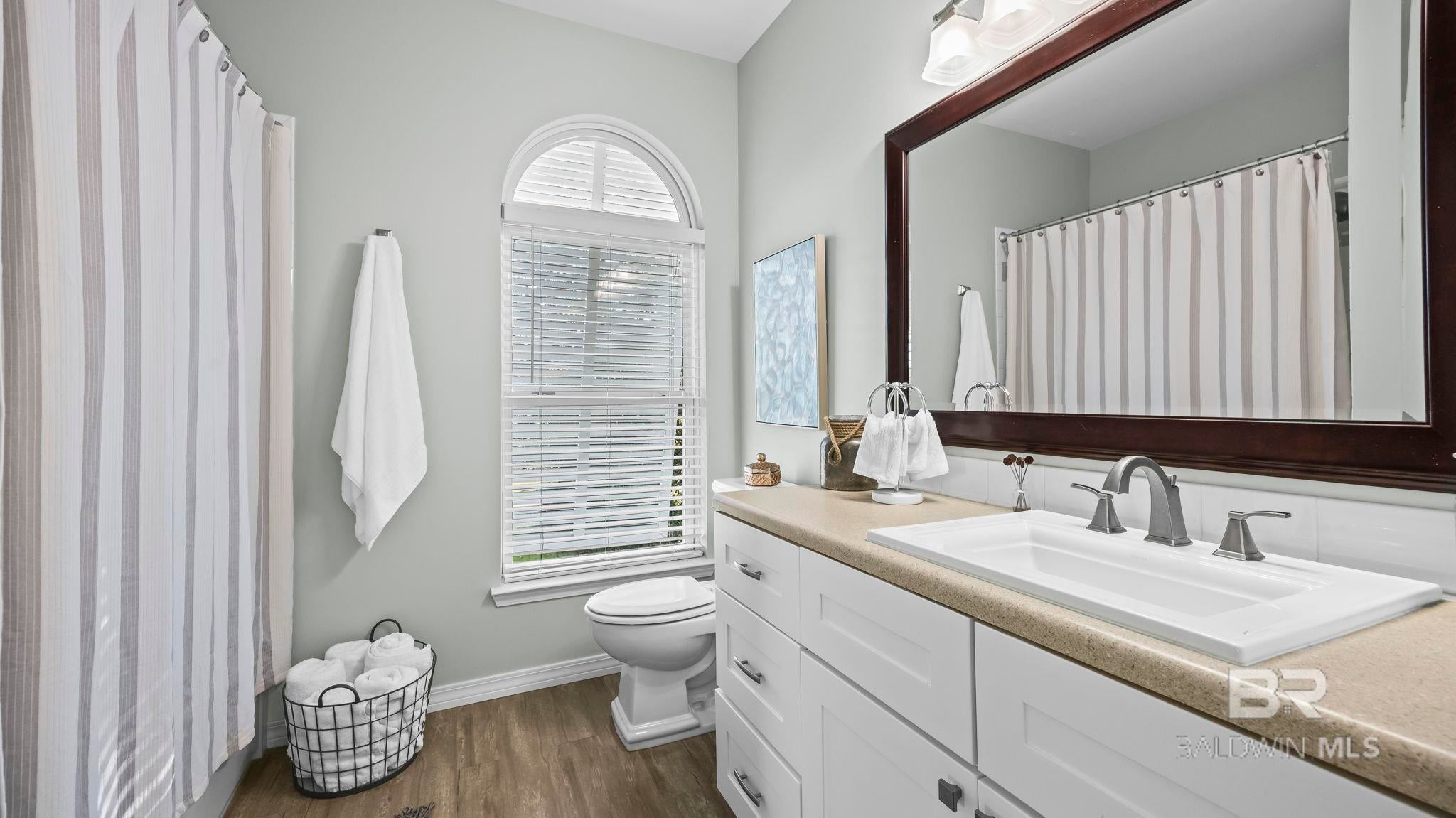 Gulf Shores, Alabama, 36542, United States, 4 Bedrooms Bedrooms, ,4 BathroomsBathrooms,Residential,Active,1989750