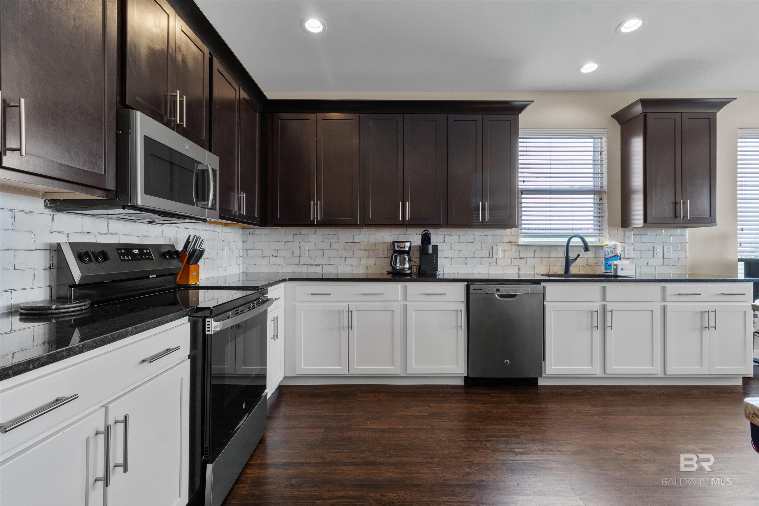 Gulf Shores, Alabama, 36542, United States, 6 Bedrooms Bedrooms, ,4 BathroomsBathrooms,Residential,Active,2044165