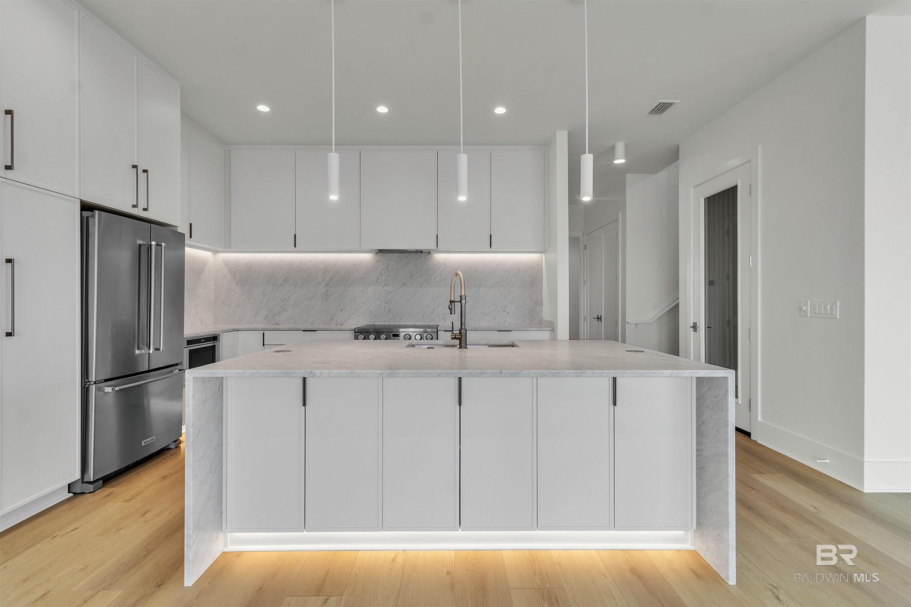 Gulf Shores, Alabama, 36542, United States, ,5 BathroomsBathrooms,Residential,Active,1900169