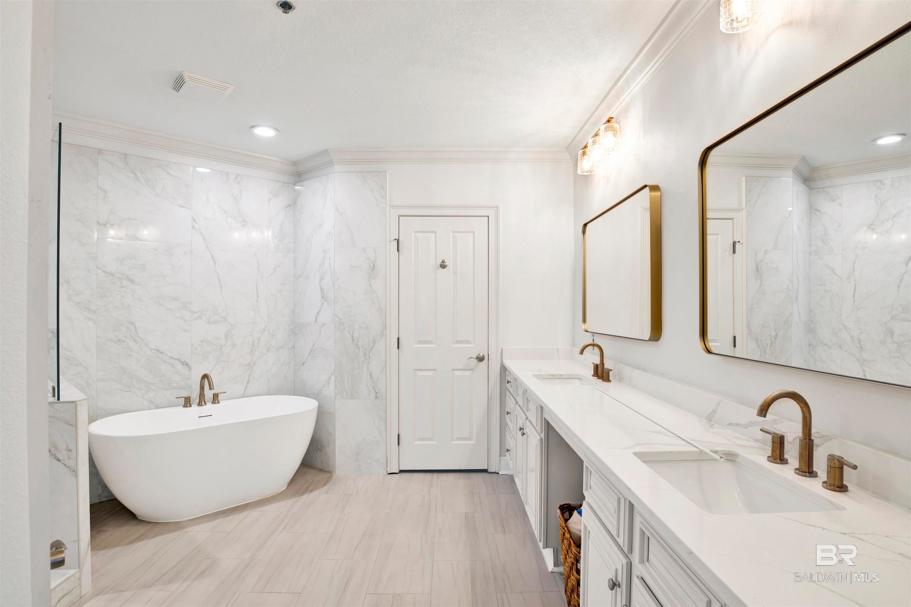 Gulf Shores, Alabama, 36542, United States, ,5 BathroomsBathrooms,Residential,Active,1824536