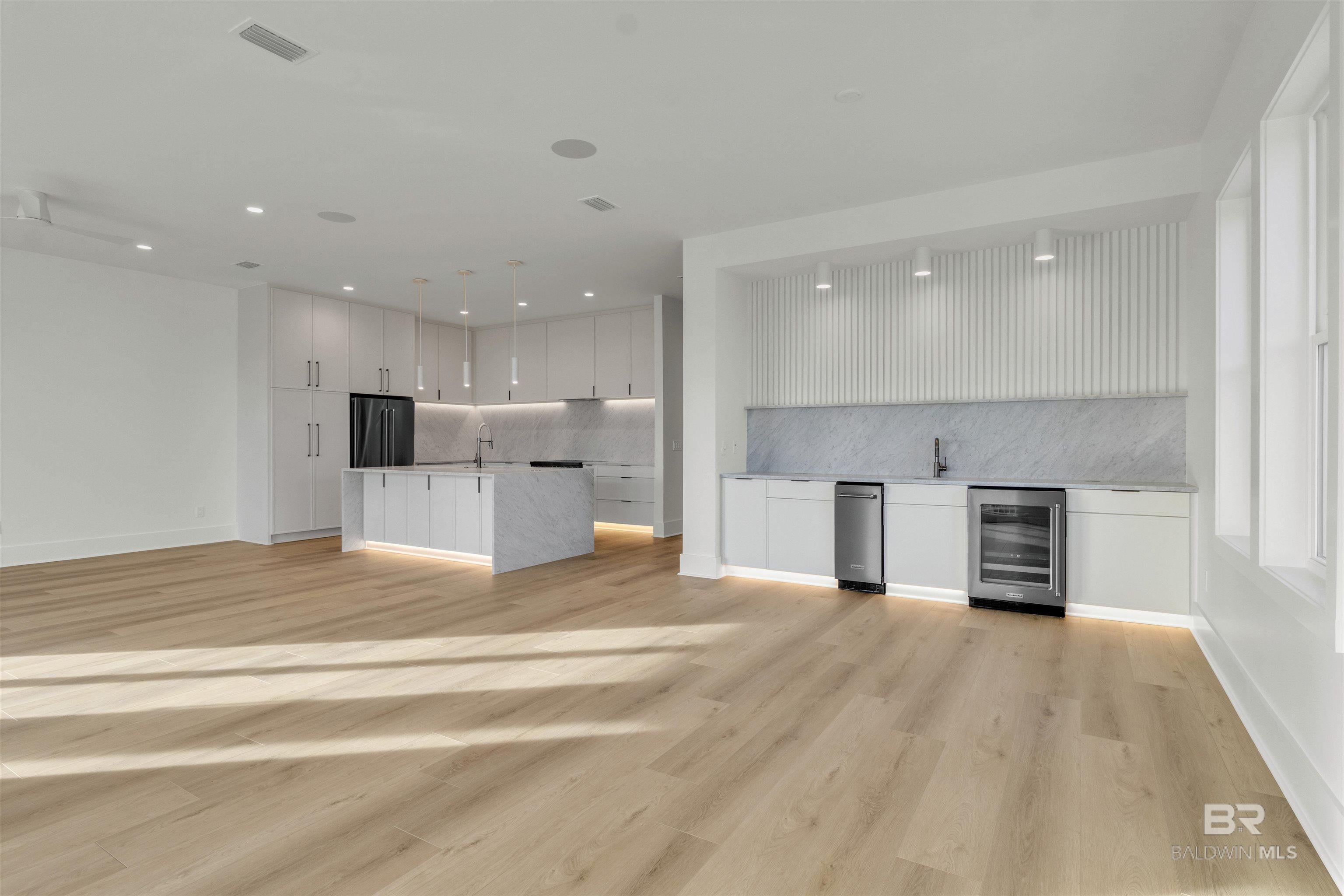 Gulf Shores, Alabama, 36542, United States, ,5 BathroomsBathrooms,Residential,Active,1900169