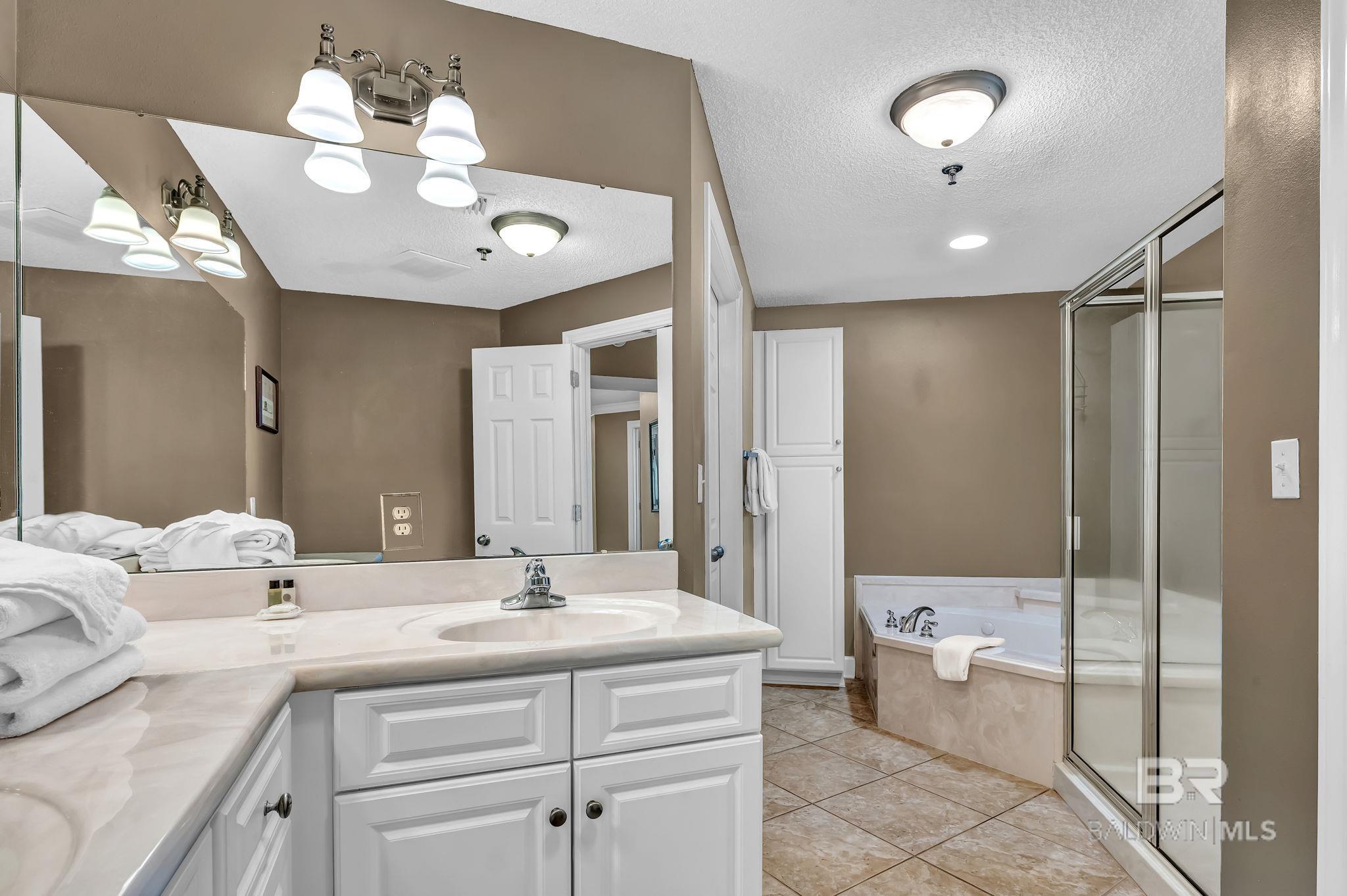 Orange Beach, Alabama, 36561, United States, 3 Bedrooms Bedrooms, ,4 BathroomsBathrooms,Residential,Active,1905119