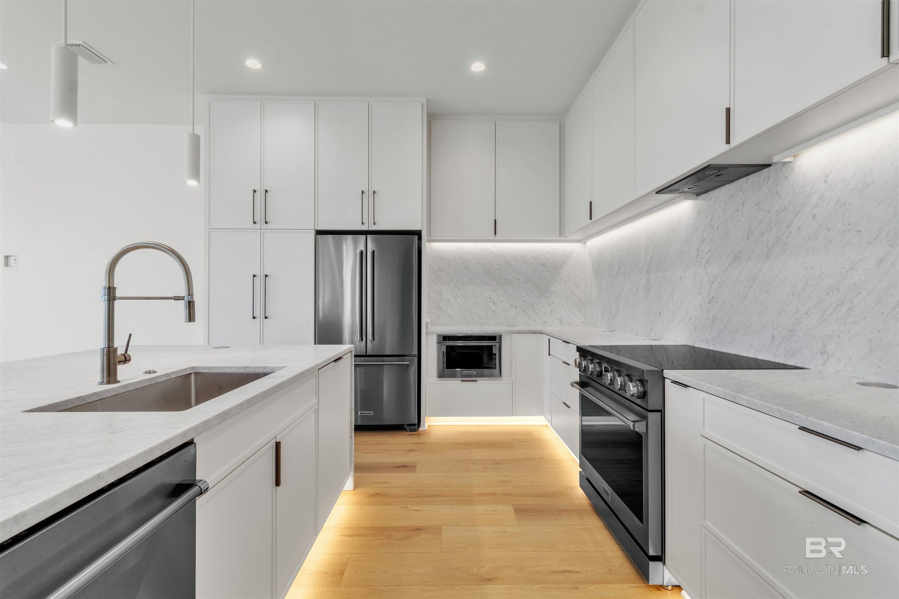 Gulf Shores, Alabama, 36542, United States, ,5 BathroomsBathrooms,Residential,Active,1900169