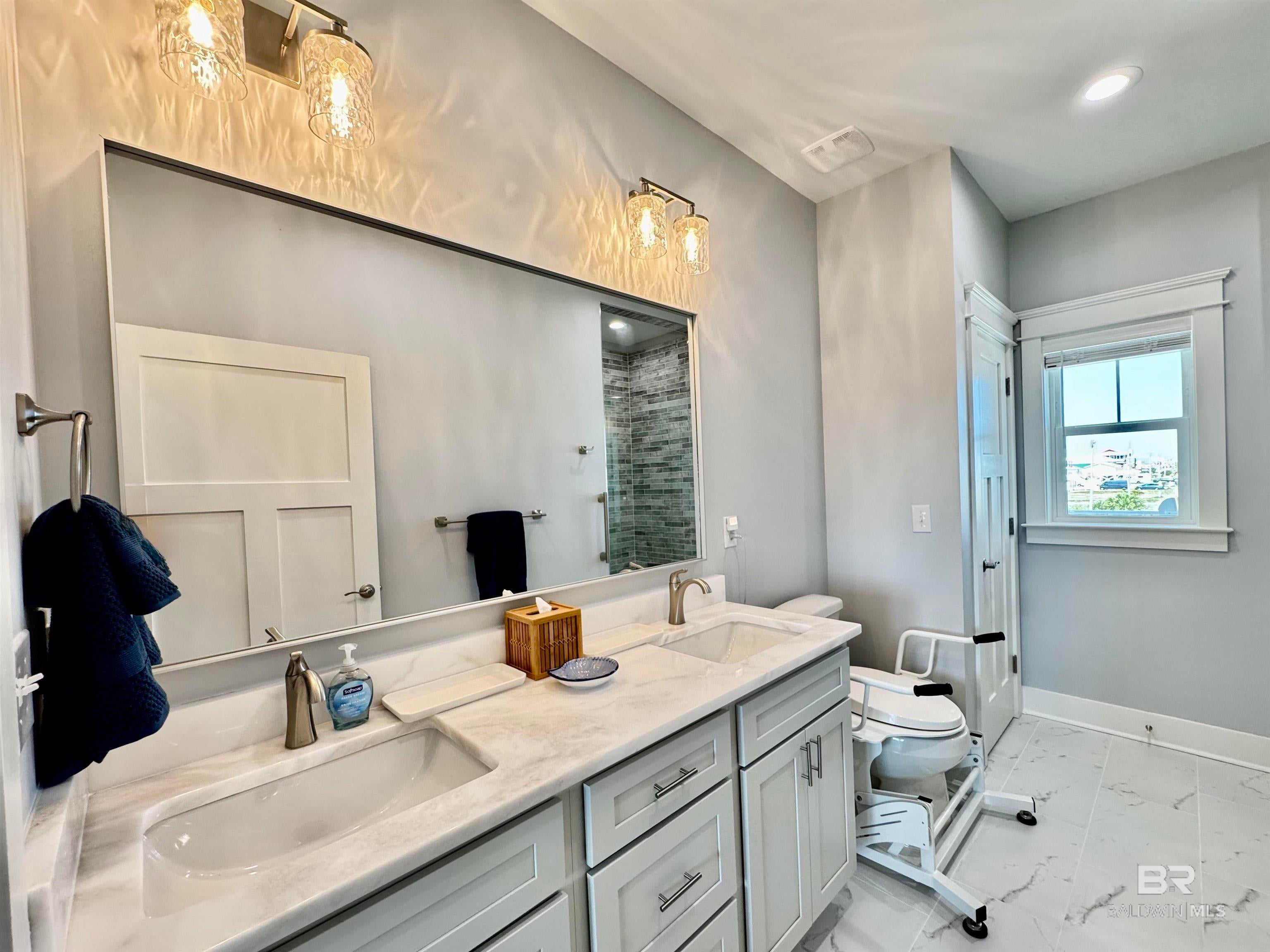 Gulf Shores, Alabama, 36542, United States, ,6 BathroomsBathrooms,Residential,Active,1798119