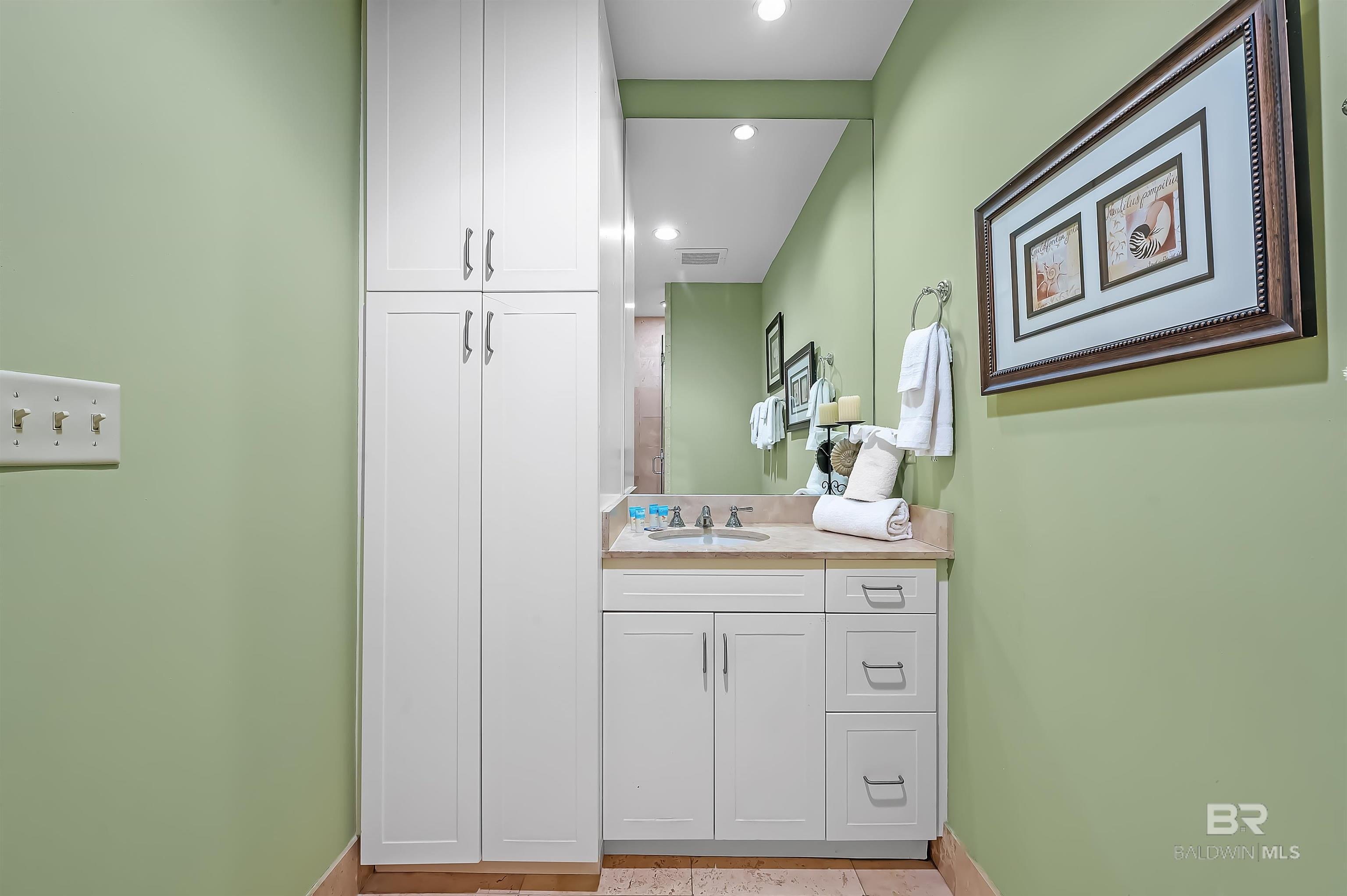 Pensacola, Florida, 32507, United States, ,5 BathroomsBathrooms,Residential,Active,1702390