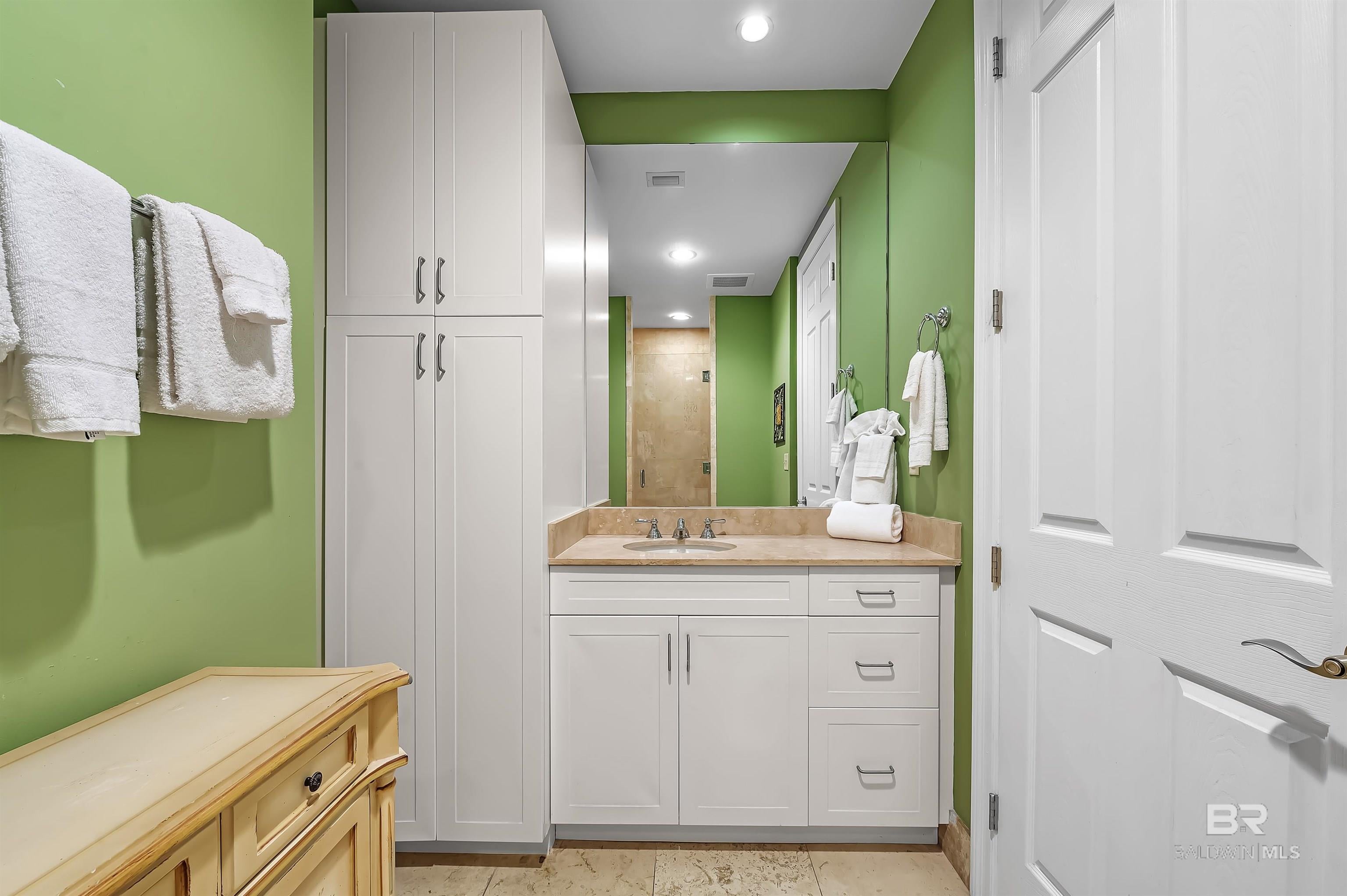 Pensacola, Florida, 32507, United States, ,5 BathroomsBathrooms,Residential,Active,1702390