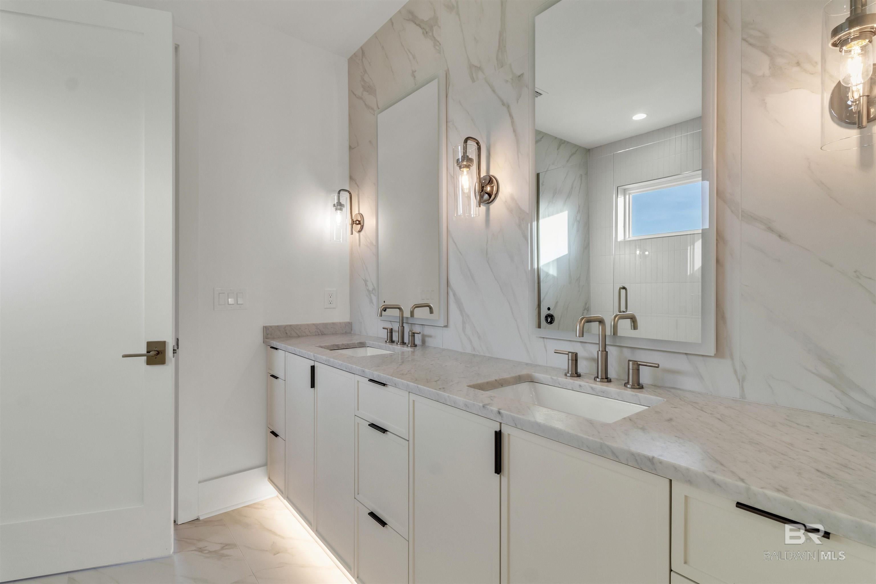 Gulf Shores, Alabama, 36542, United States, ,5 BathroomsBathrooms,Residential,Active,1900169