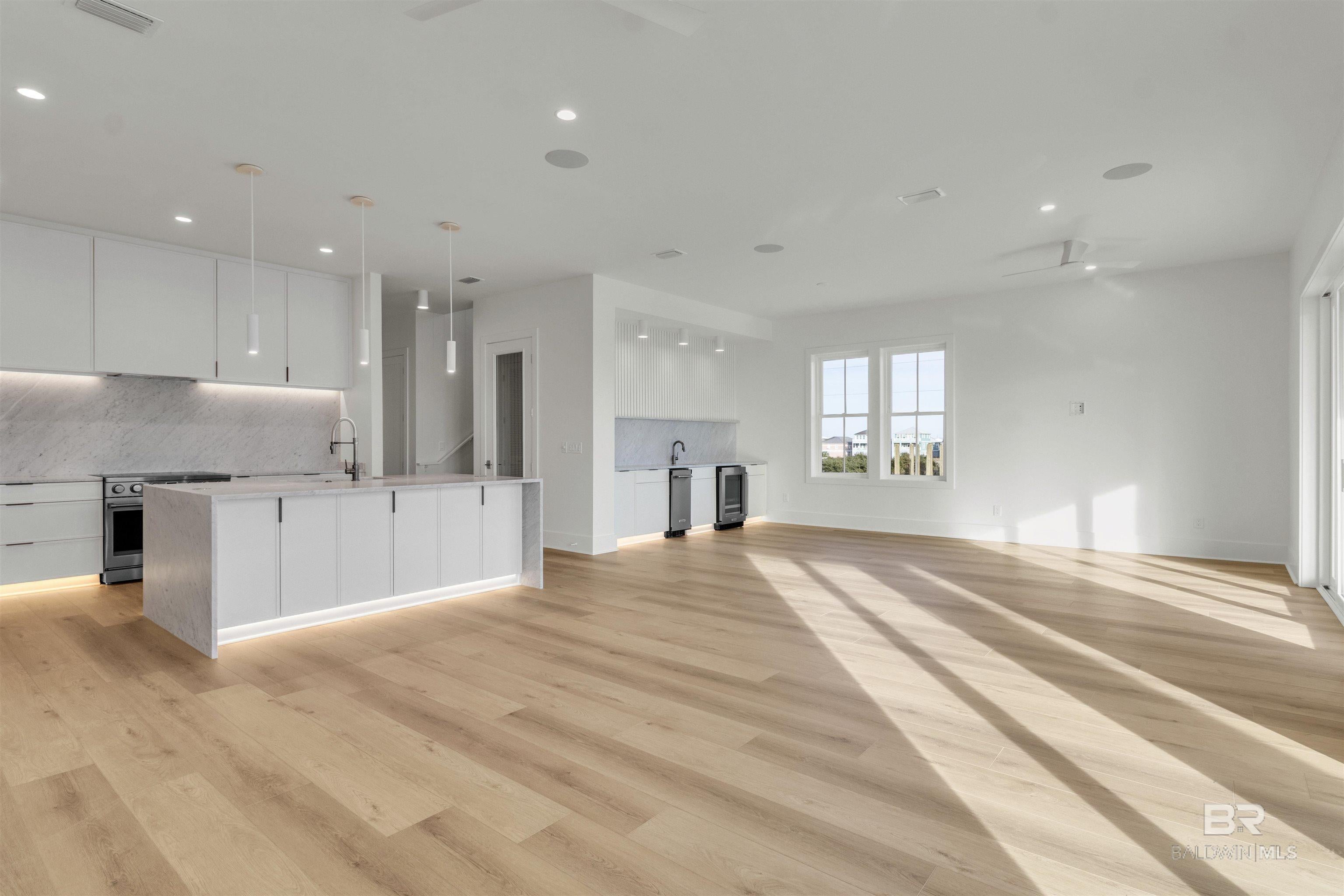 Gulf Shores, Alabama, 36542, United States, ,5 BathroomsBathrooms,Residential,Active,1900169