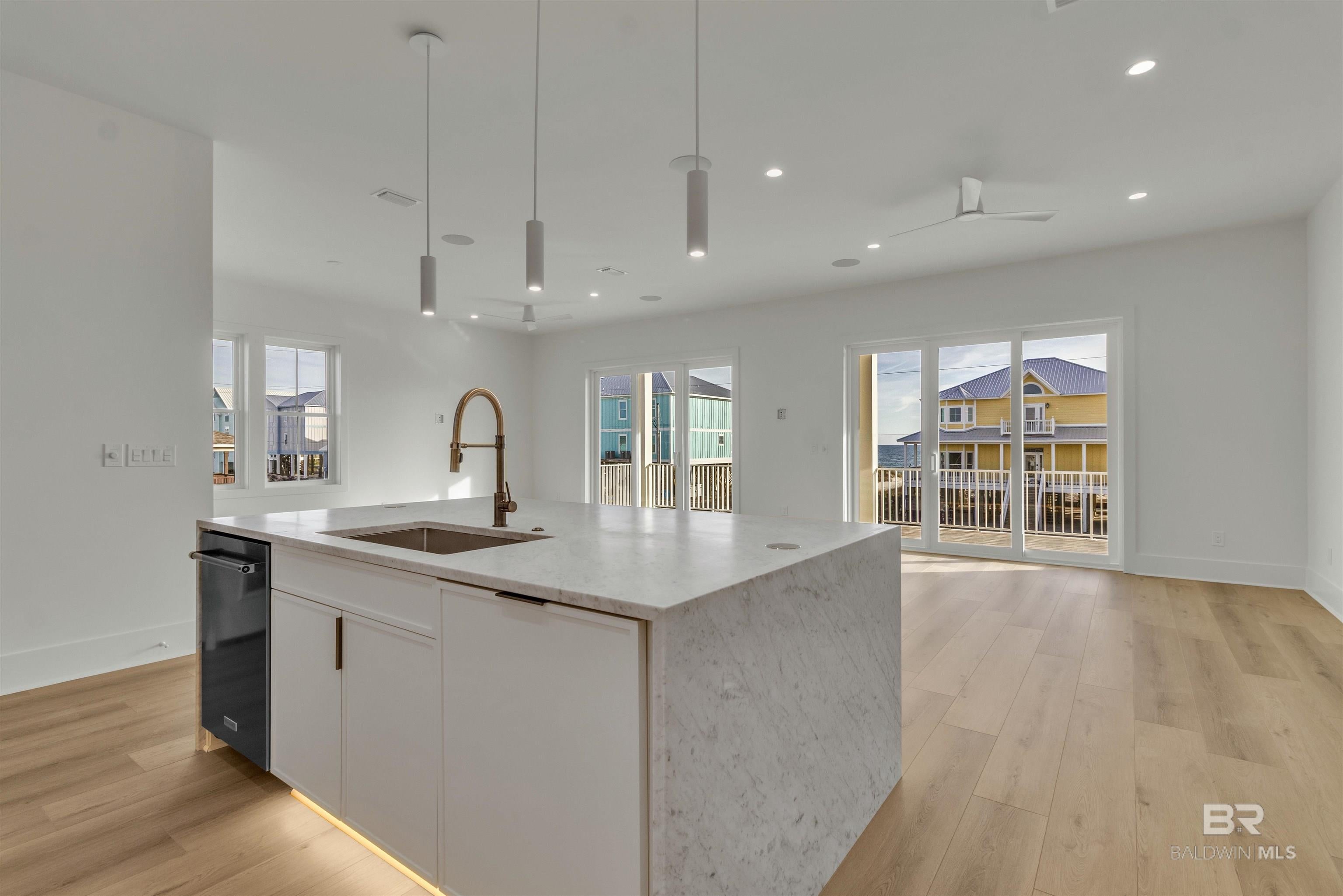 Gulf Shores, Alabama, 36542, United States, ,5 BathroomsBathrooms,Residential,Active,1900169