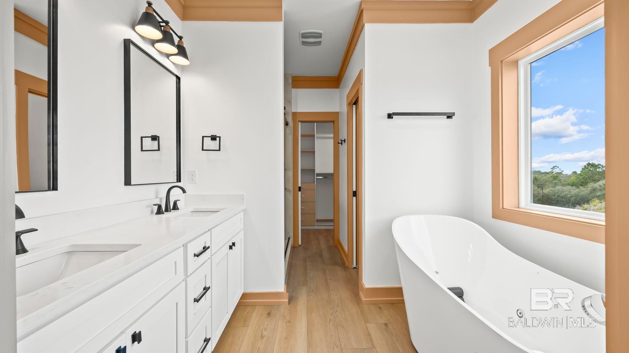 Gulf Shores, Alabama, 36542, United States, 6 Bedrooms Bedrooms, ,4 BathroomsBathrooms,Residential,Active,2009422