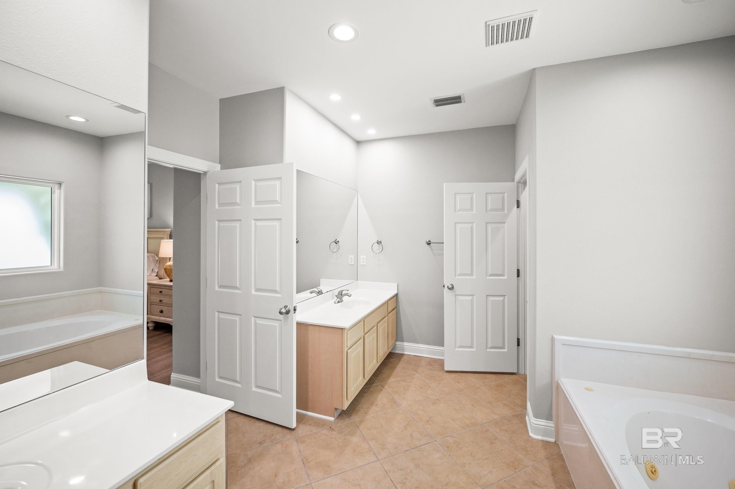 Orange Beach, Alabama, 36561, United States, 5 Bedrooms Bedrooms, ,5 BathroomsBathrooms,Residential,Active,1922657