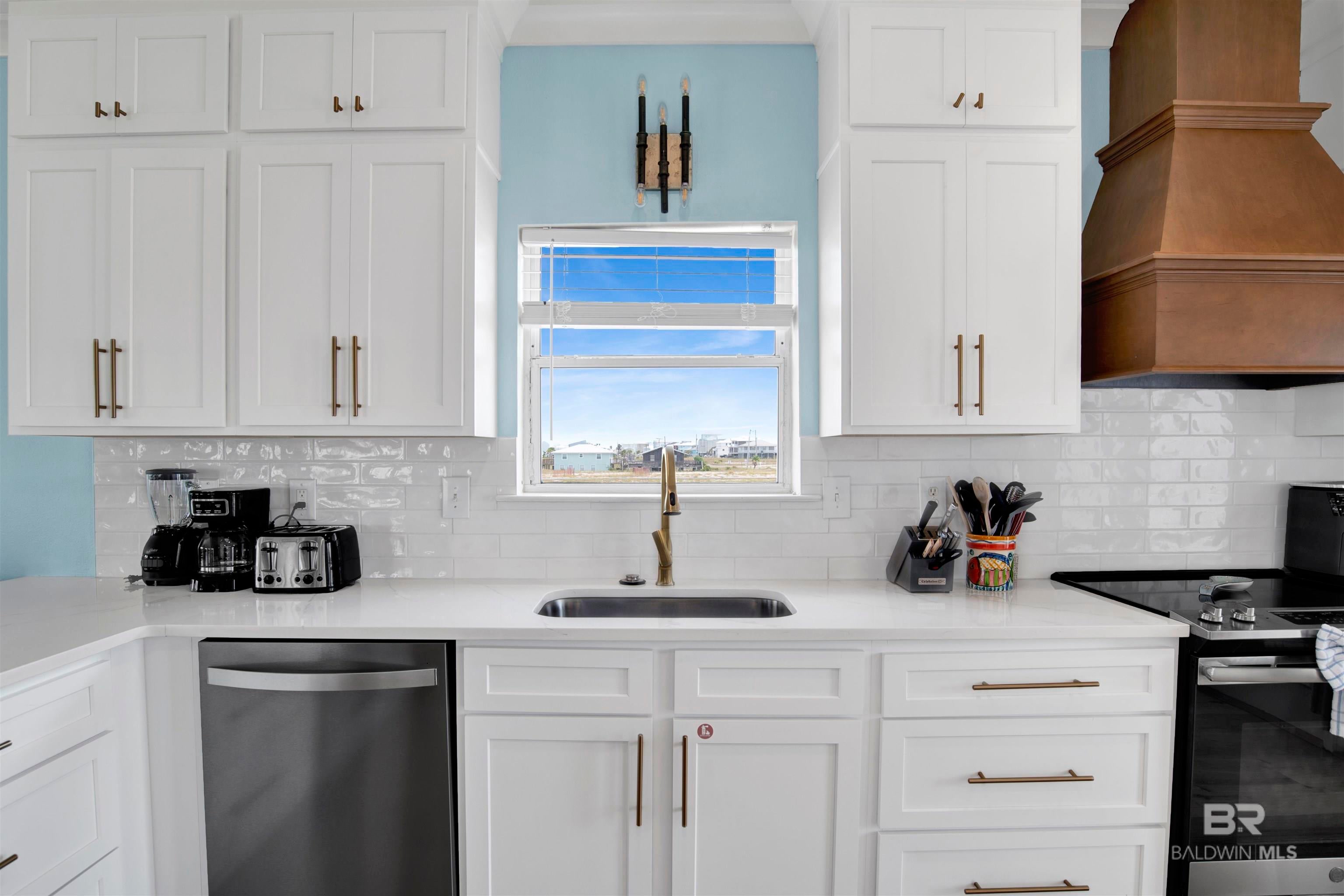 Gulf Shores, Alabama, 36542, United States, 4 Bedrooms Bedrooms, ,3 BathroomsBathrooms,Residential,Active,1952485