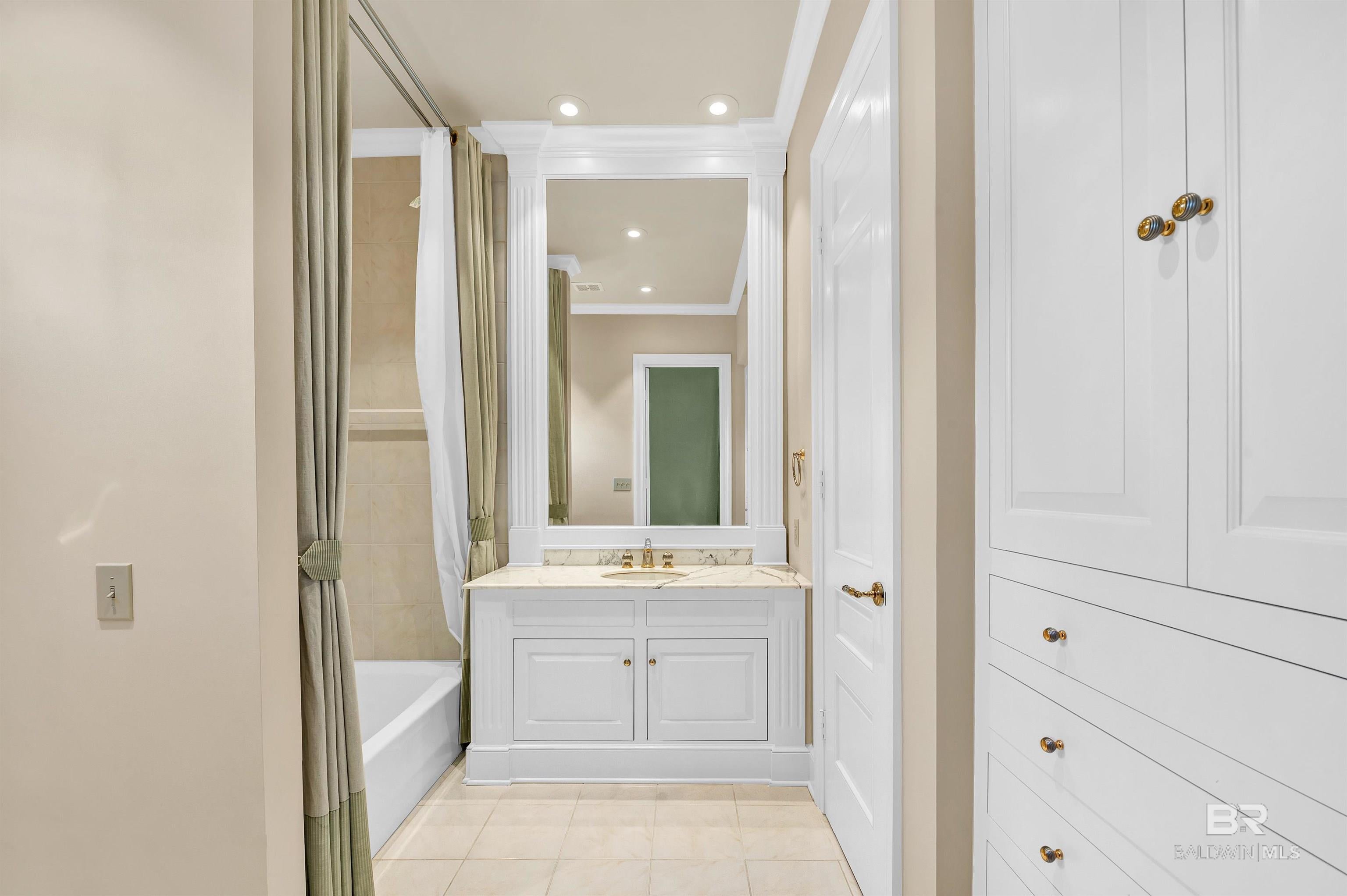 Daphne, Alabama, 36526, United States, ,6 BathroomsBathrooms,Residential,Active,1780390