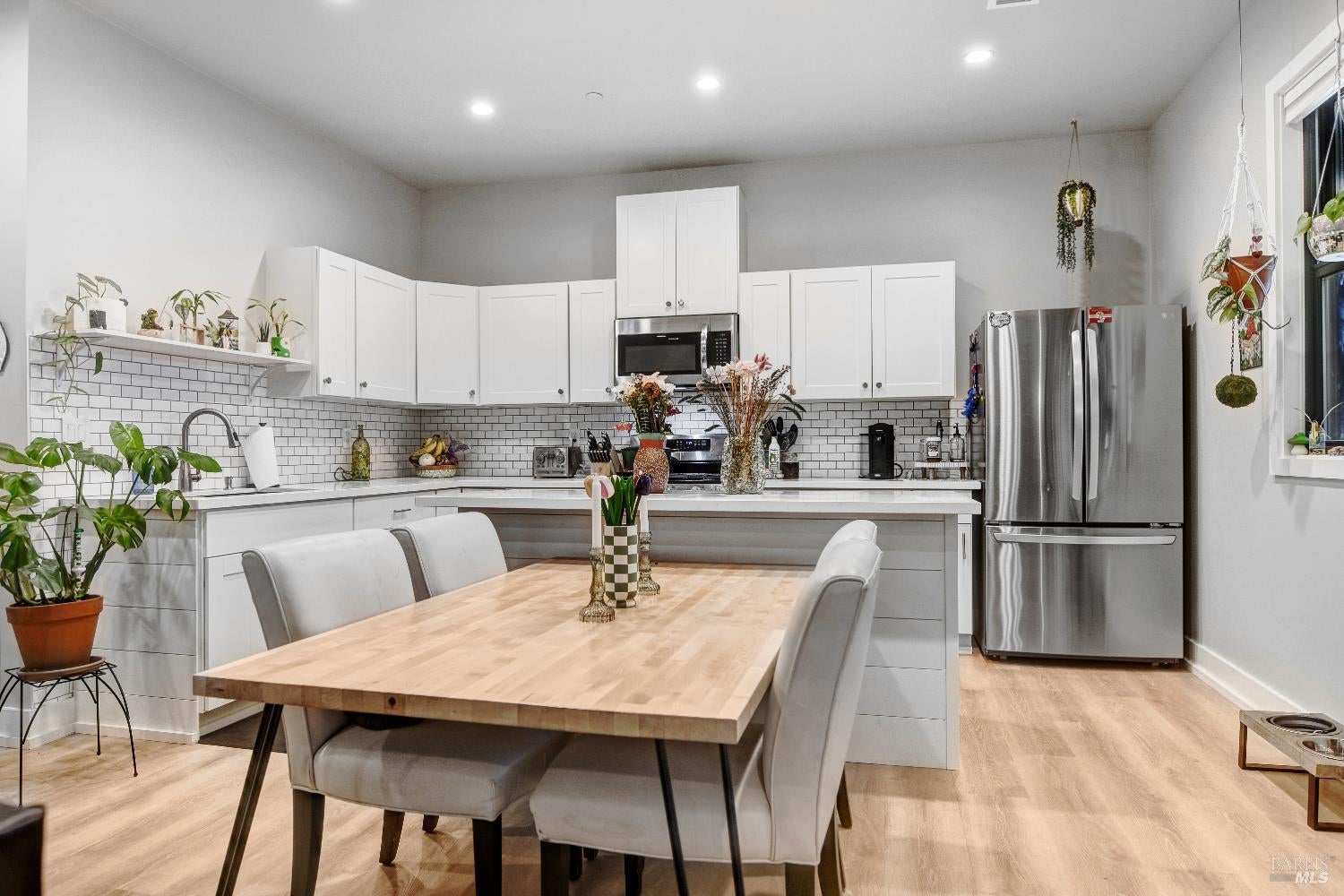 Glen Ellen, California, 95442, United States, 4 Bedrooms Bedrooms, ,7 BathroomsBathrooms,Residential,Active,1952057