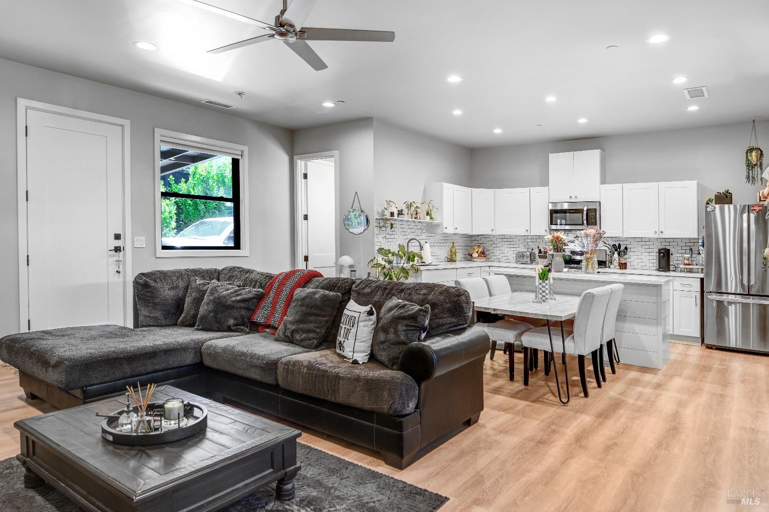 Glen Ellen, California, 95442, United States, 4 Bedrooms Bedrooms, ,7 BathroomsBathrooms,Residential,Active,1952057