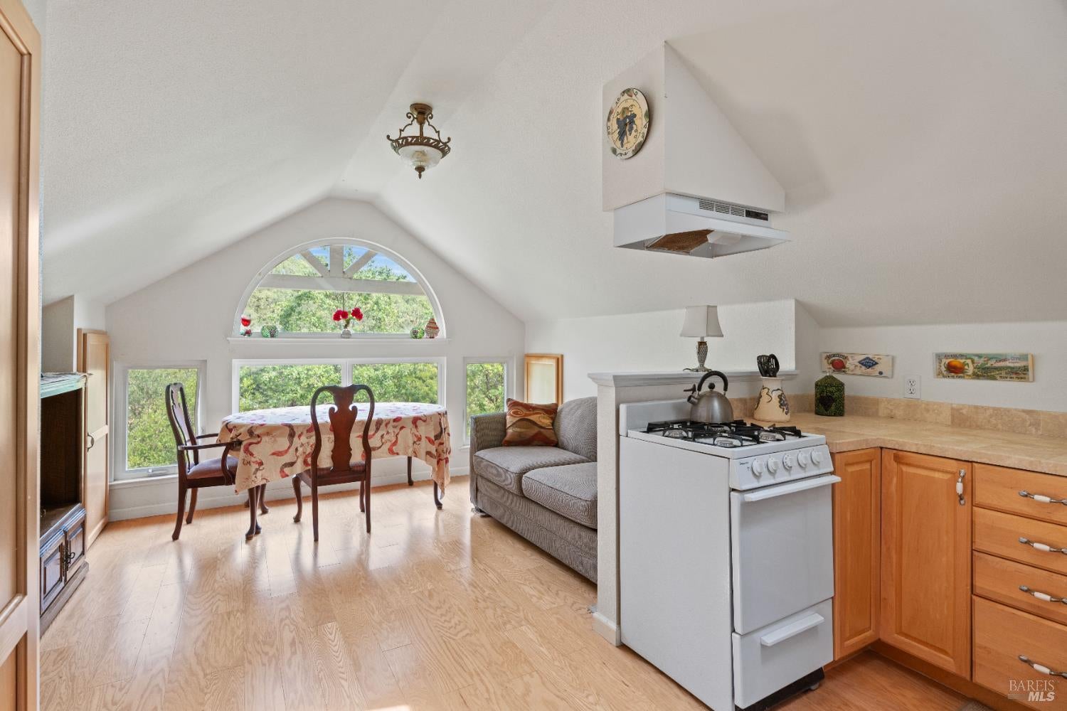 Hopland, California, 95449, United States, 3 Bedrooms Bedrooms, ,2 BathroomsBathrooms,Residential,Active,1821945