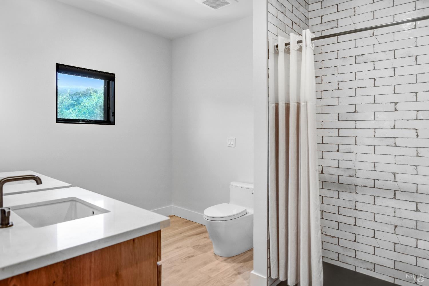 Glen Ellen, California, 95442, United States, 4 Bedrooms Bedrooms, ,7 BathroomsBathrooms,Residential,Active,1952057