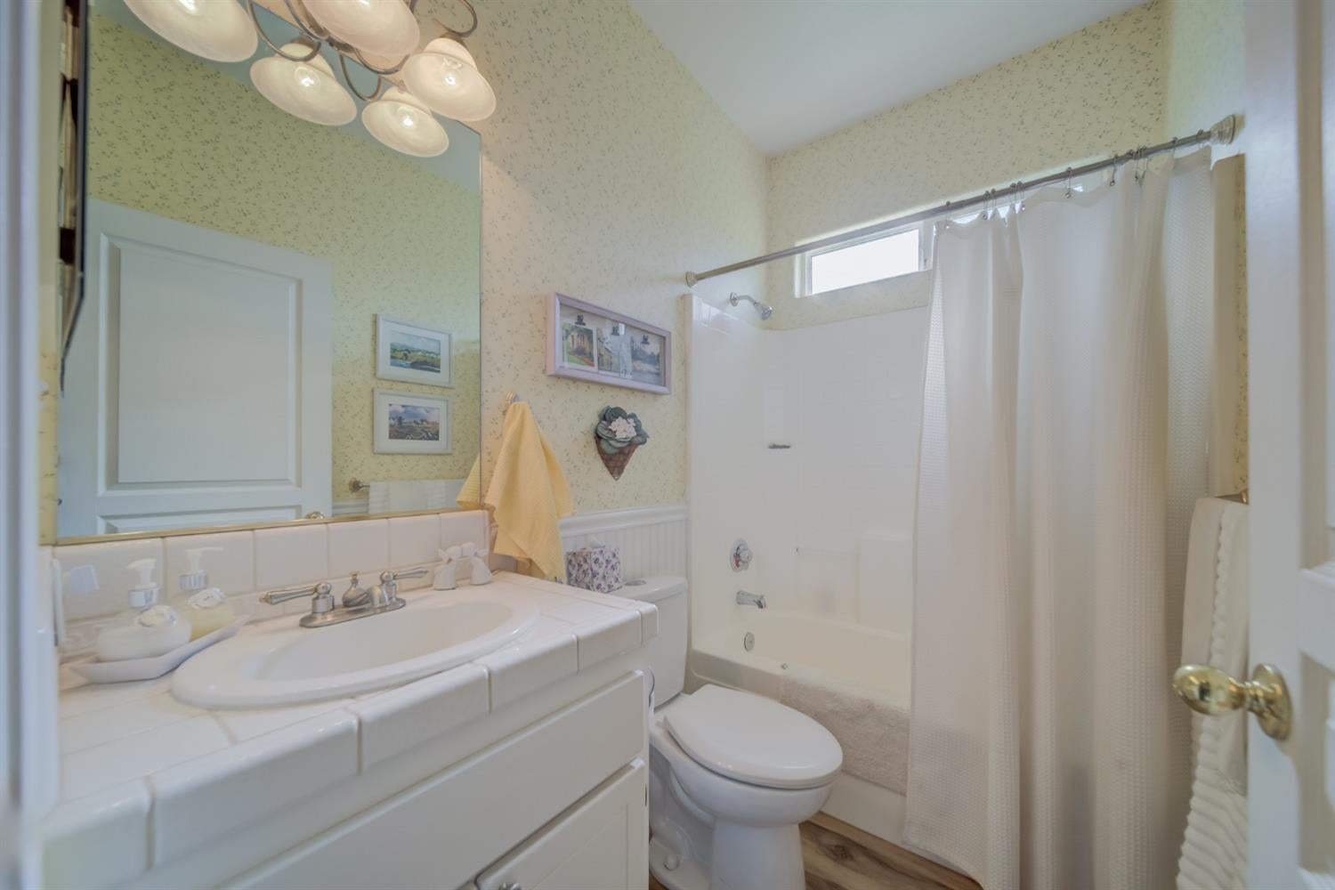 Esparto, California, 95627, United States, 3 Bedrooms Bedrooms, ,3 BathroomsBathrooms,Residential,Active,1723088