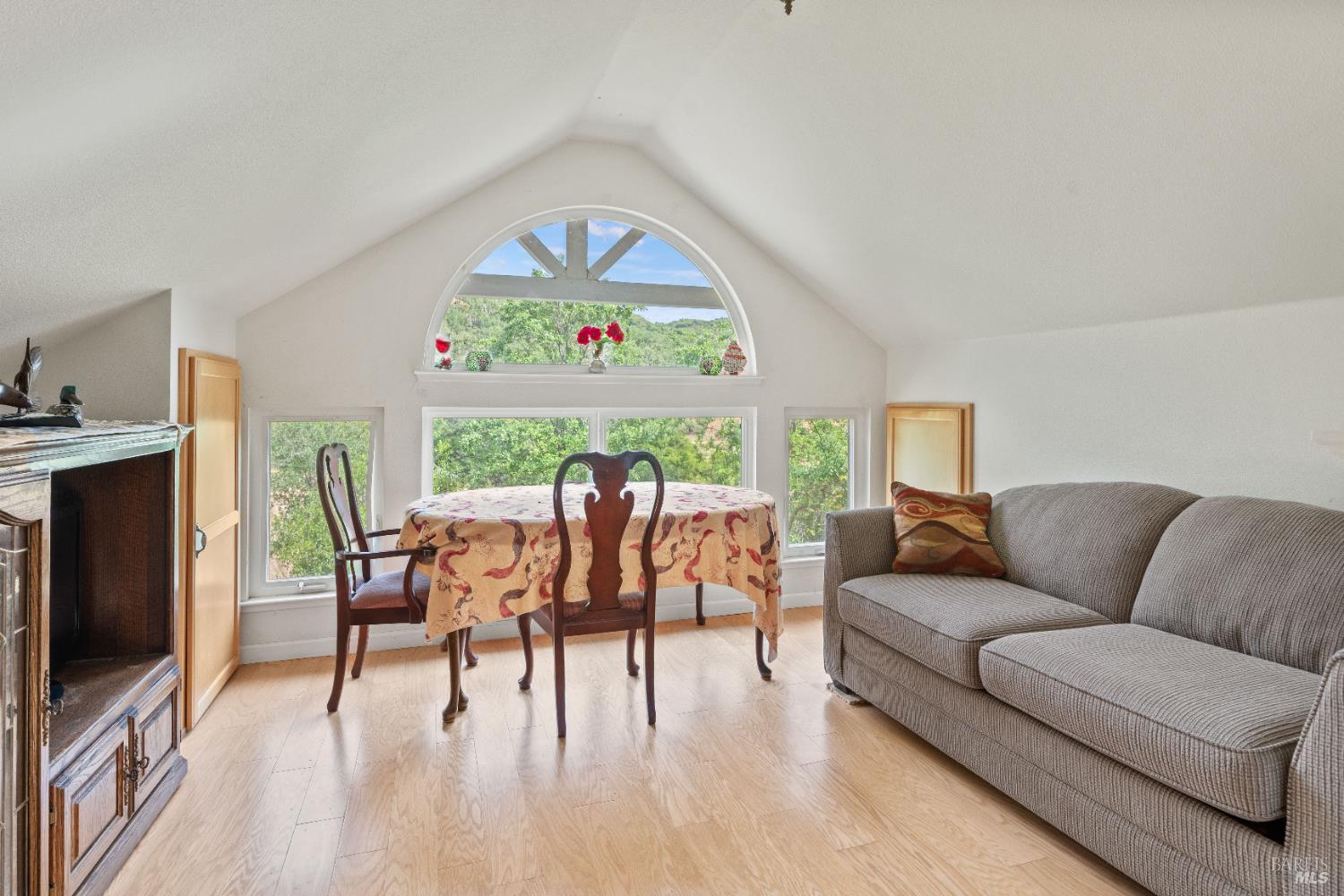 Hopland, California, 95449, United States, 3 Bedrooms Bedrooms, ,2 BathroomsBathrooms,Residential,Active,1821945