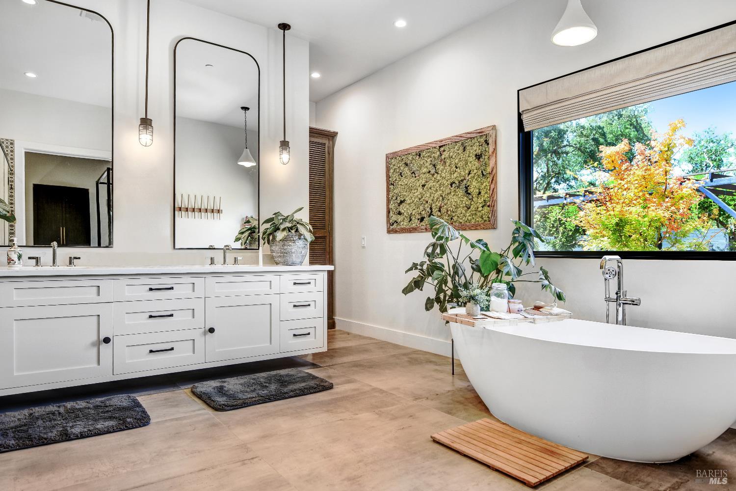 Glen Ellen, California, 95442, United States, 4 Bedrooms Bedrooms, ,7 BathroomsBathrooms,Residential,Active,1952057