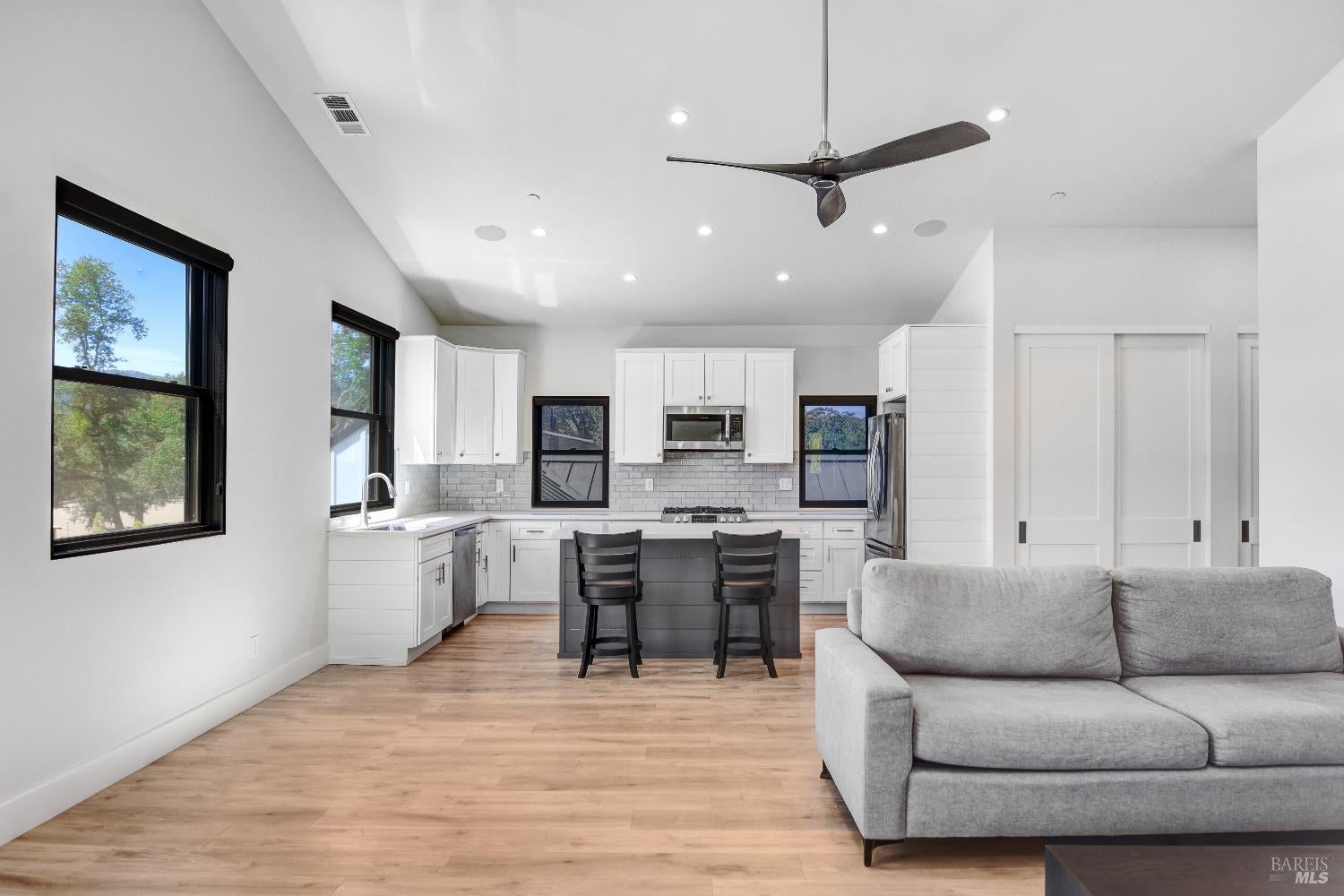 Glen Ellen, California, 95442, United States, 4 Bedrooms Bedrooms, ,7 BathroomsBathrooms,Residential,Active,1952057