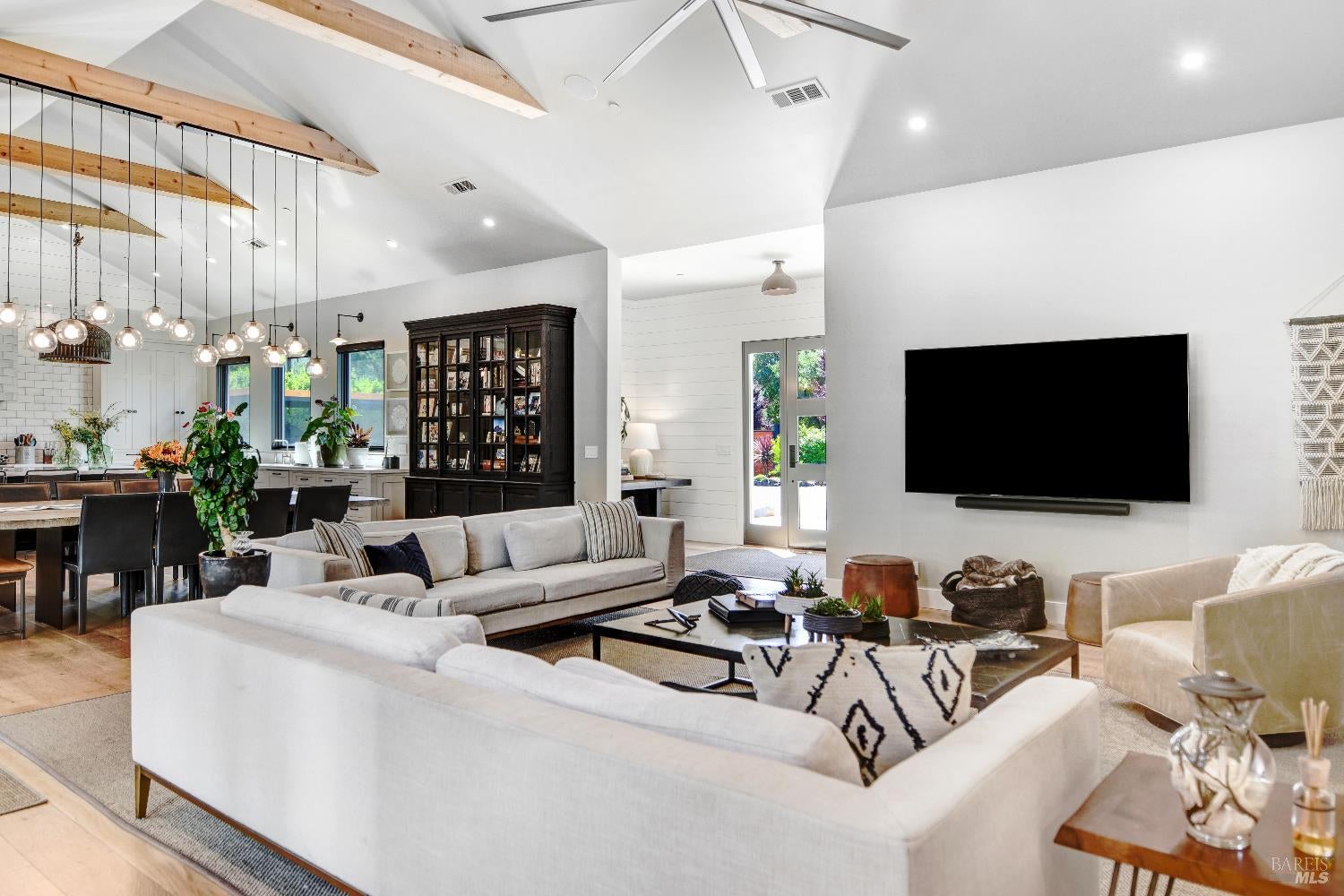 Glen Ellen, California, 95442, United States, 4 Bedrooms Bedrooms, ,7 BathroomsBathrooms,Residential,Active,1952057