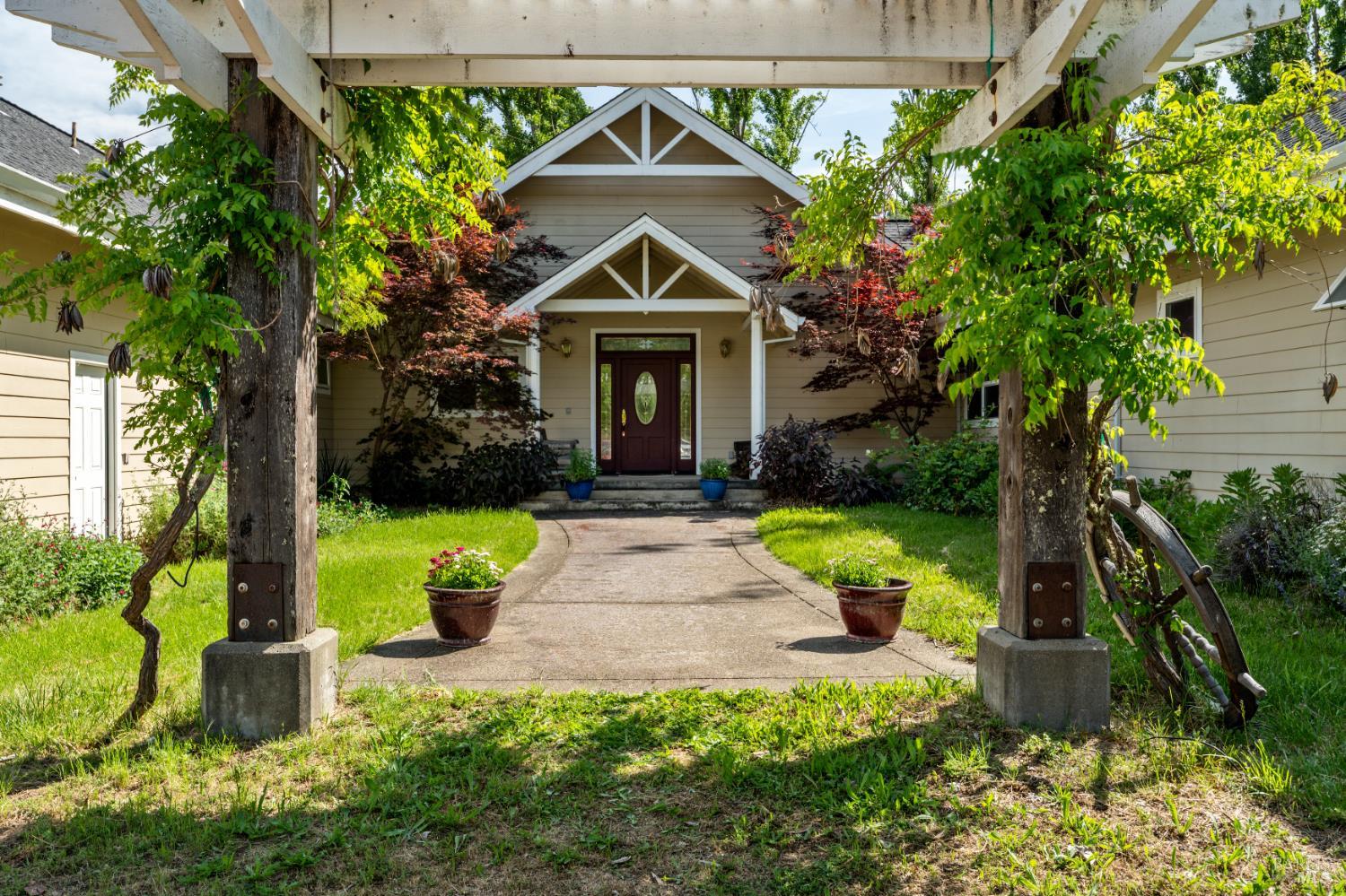 Hopland, California, 95449, United States, 3 Bedrooms Bedrooms, ,2 BathroomsBathrooms,Residential,Active,1821945