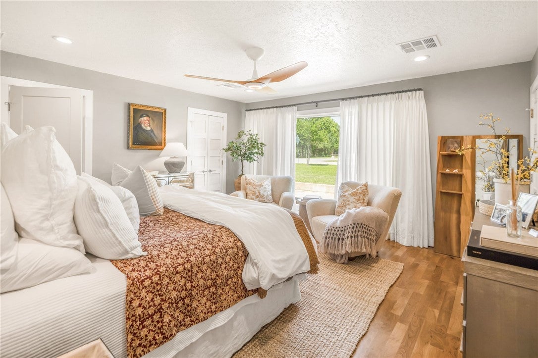 Bryan, Texas, 77802, United States, 3 Bedrooms Bedrooms, ,4 BathroomsBathrooms,Residential,Contingent,1798007