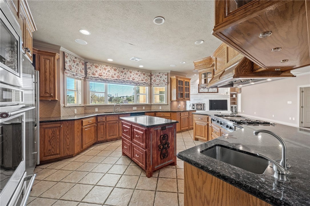 Bryan, Texas, 77808, United States, 6 Bedrooms Bedrooms, ,8 BathroomsBathrooms,Residential,Active,1959934