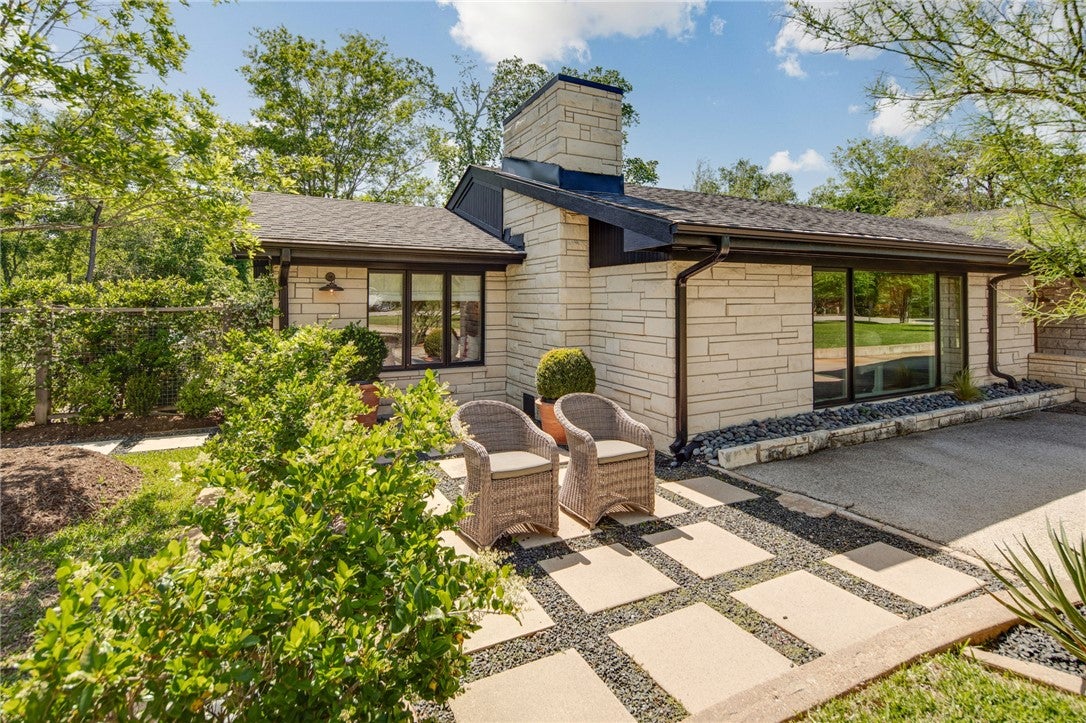 Bryan, Texas, 77802, United States, 3 Bedrooms Bedrooms, ,4 BathroomsBathrooms,Residential,Contingent,1798007